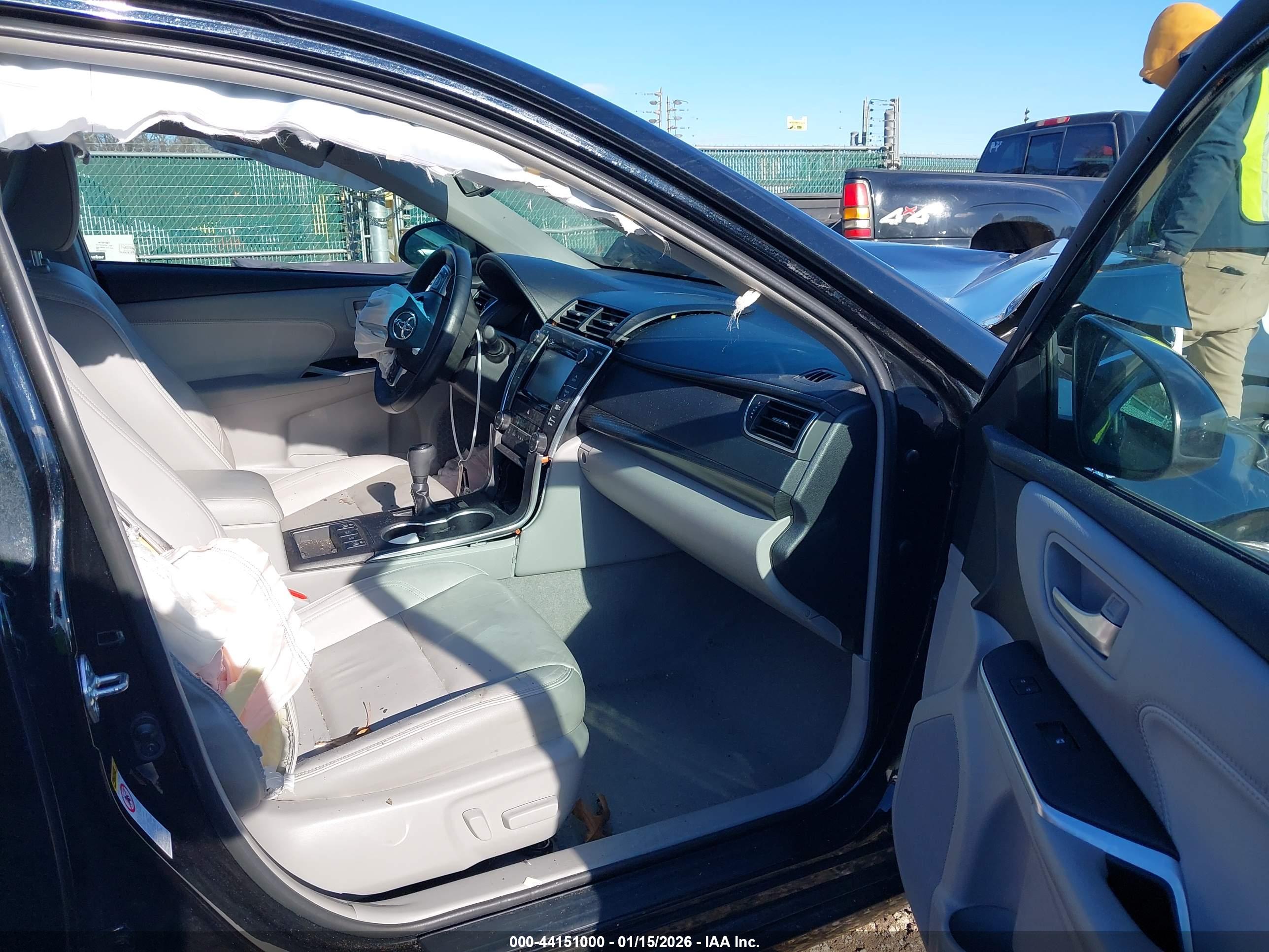 TOYOTA CAMRY image 5