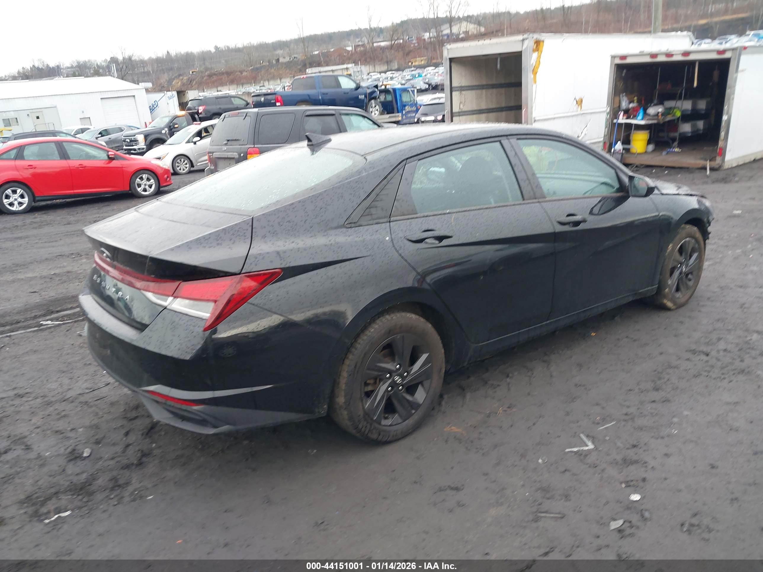 HYUNDAI ELANTRA image 4