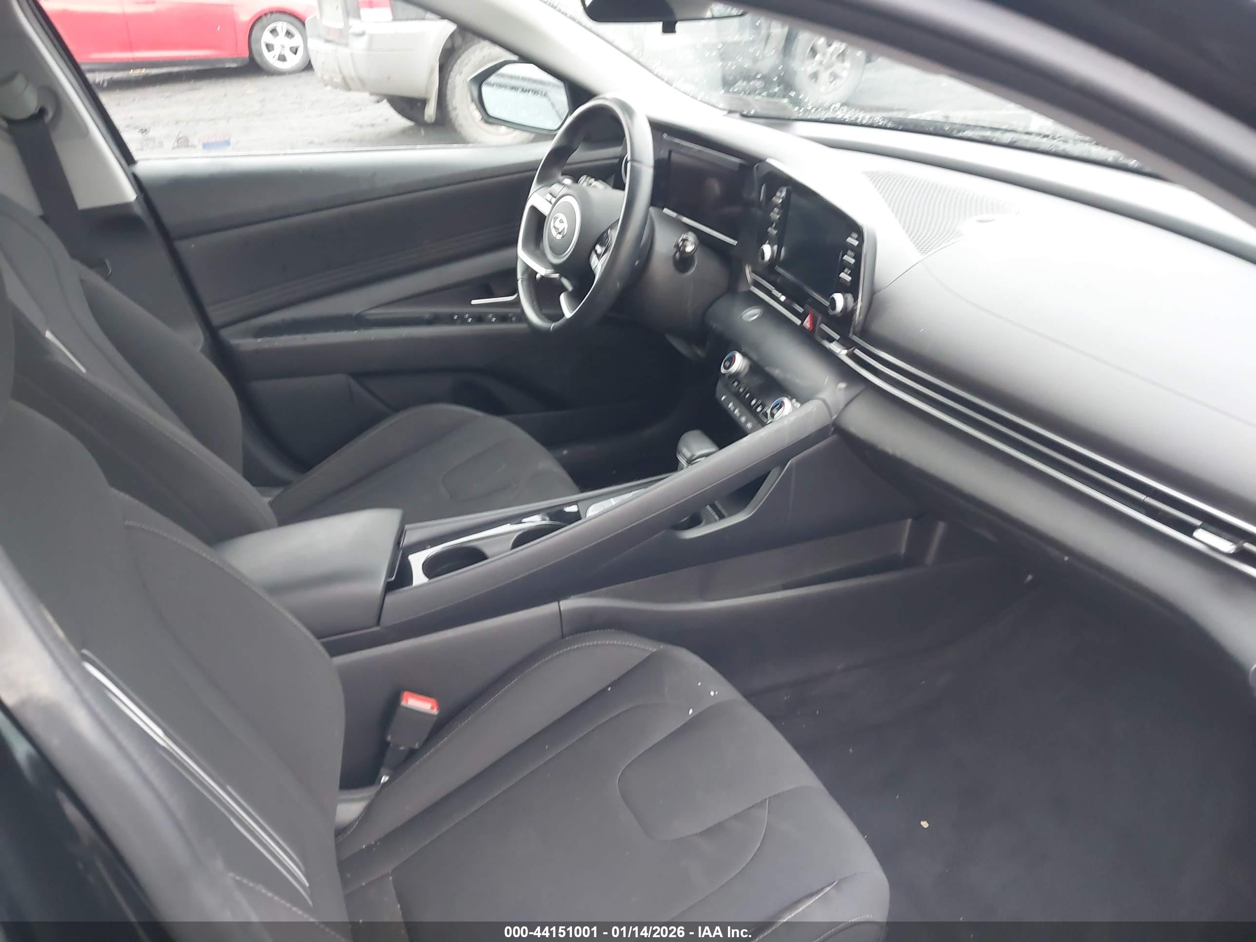 HYUNDAI ELANTRA image 5