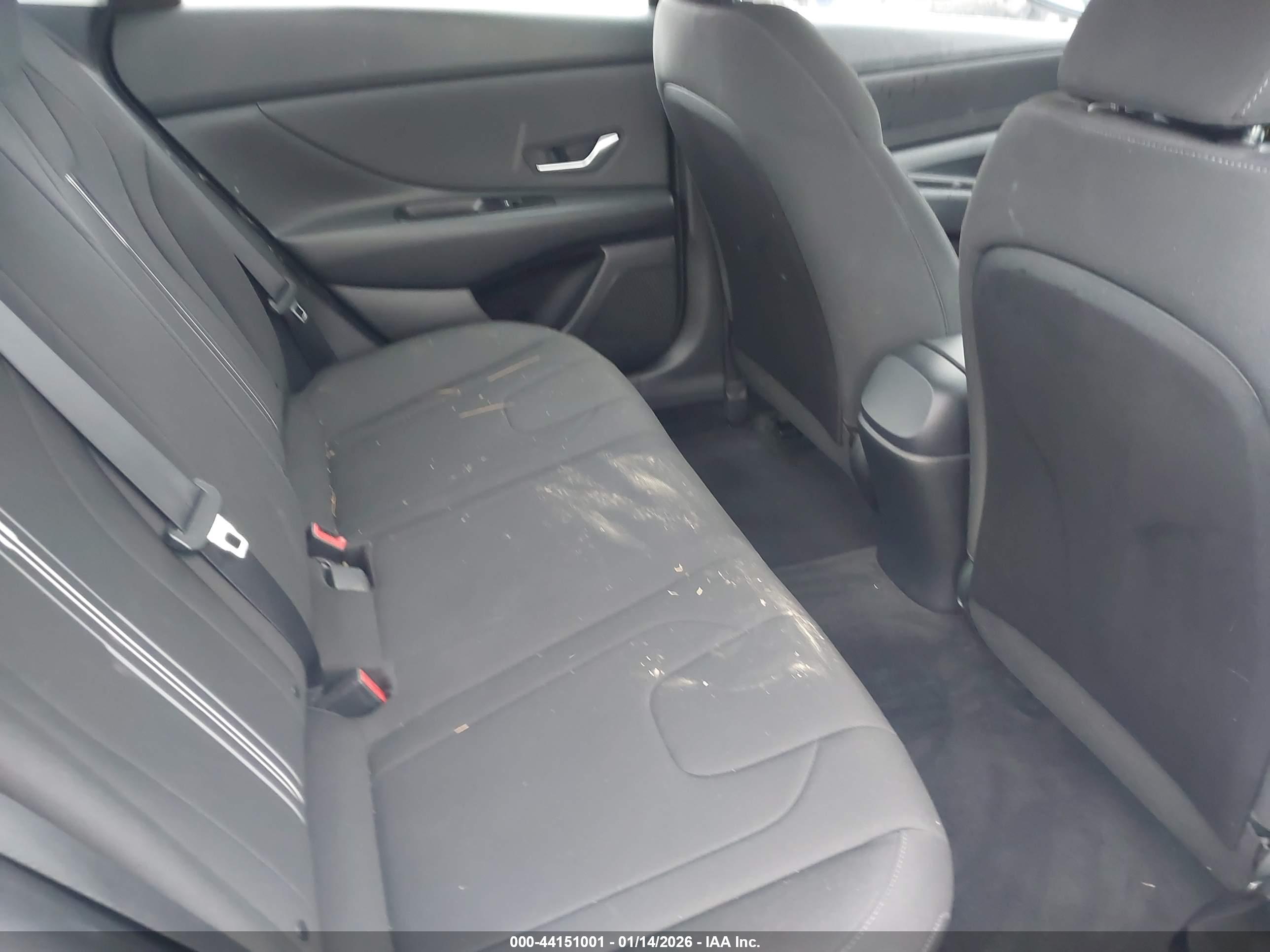 HYUNDAI ELANTRA image 8