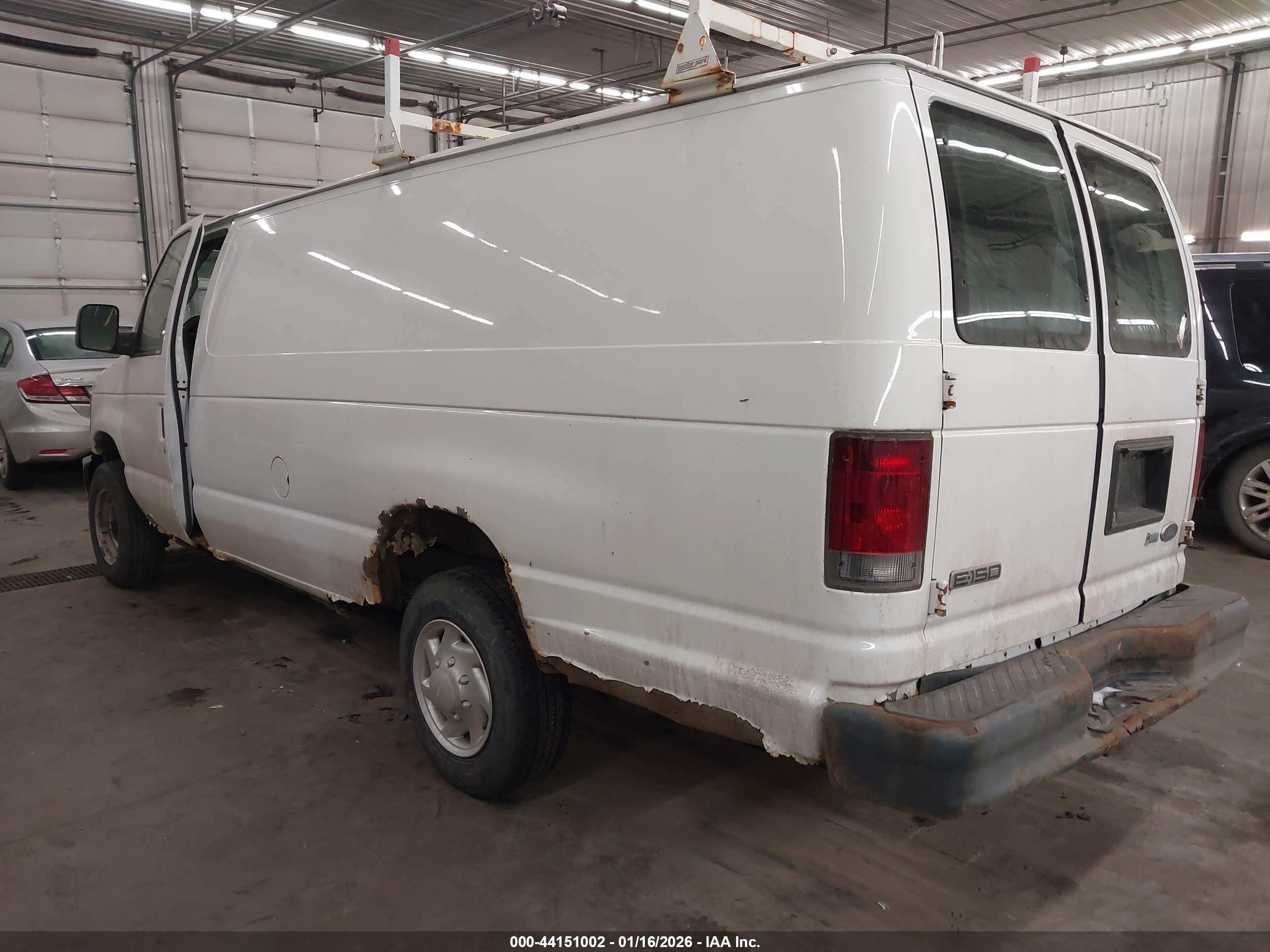 FORD E-150 image 3
