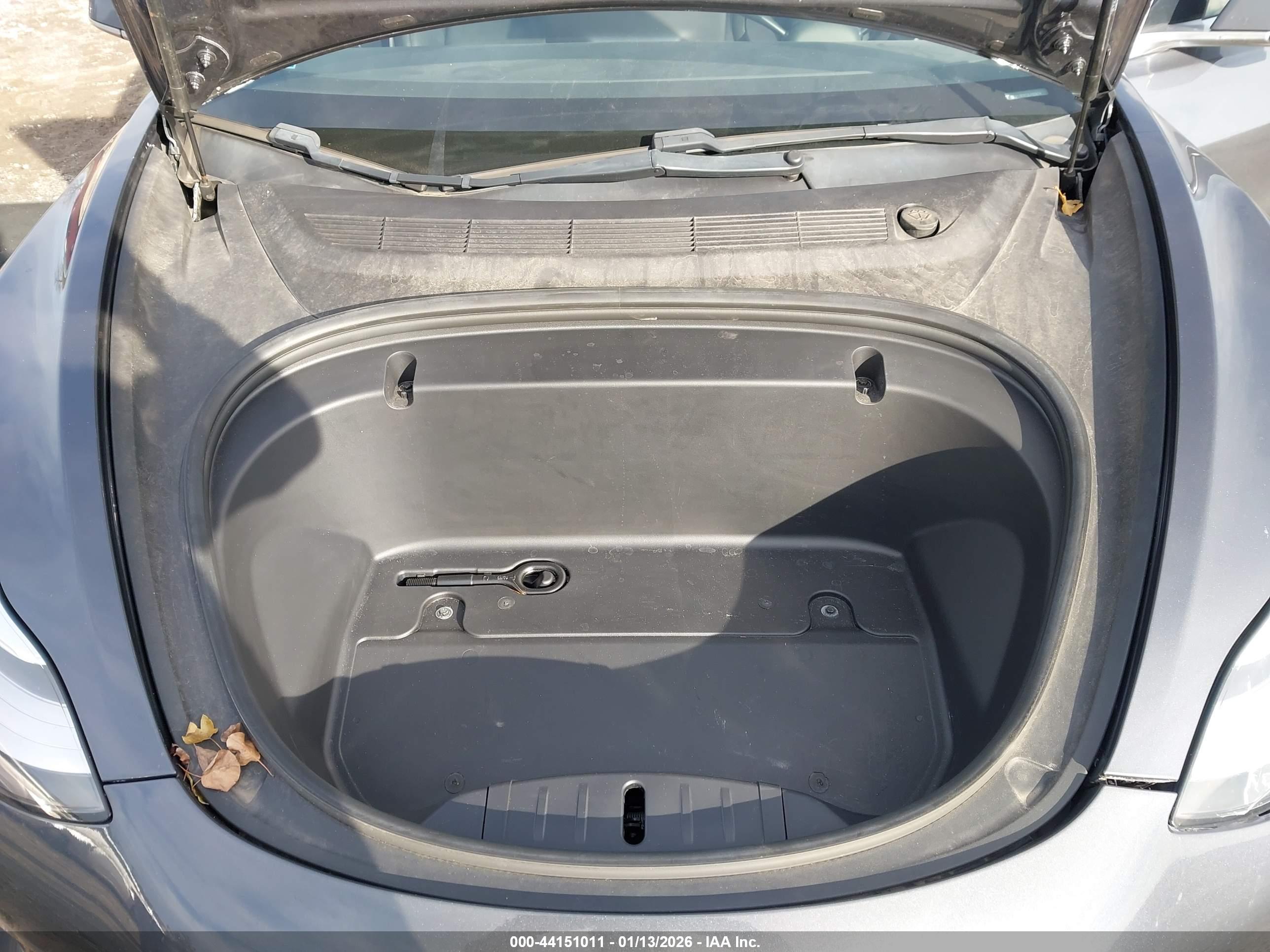 TESLA MODEL image 10