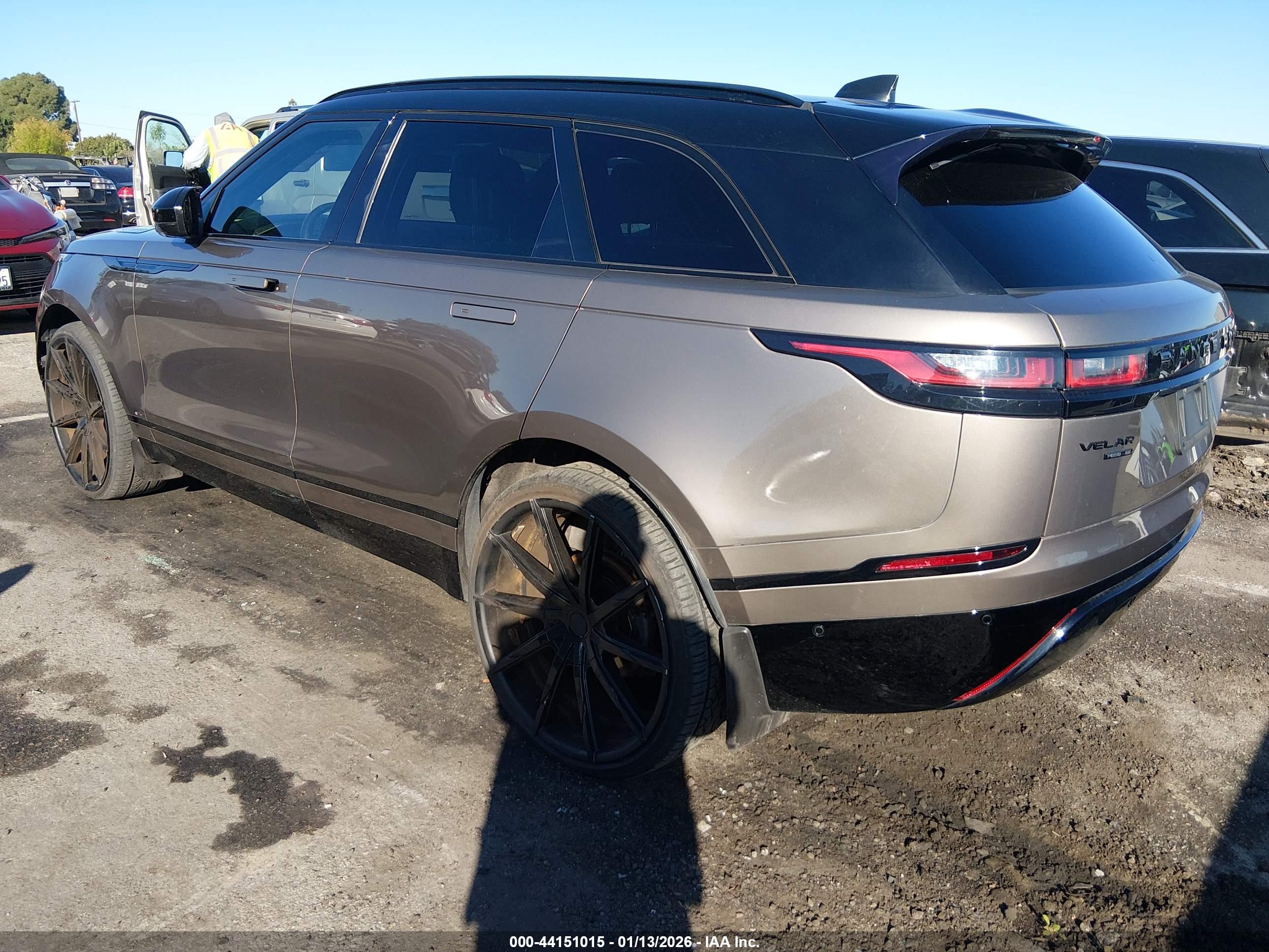 LAND ROVER image 3