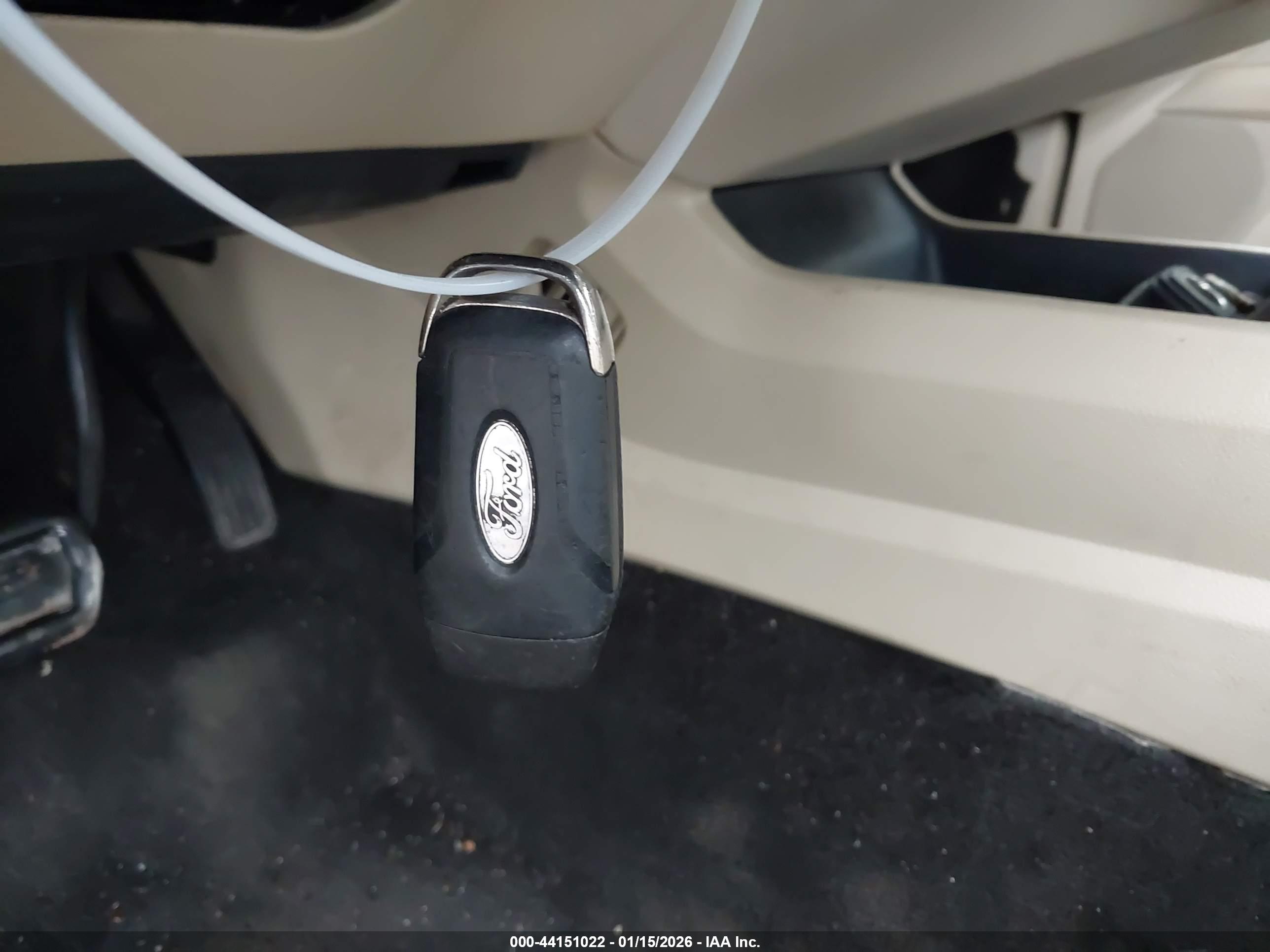 FORD FUSION image 11