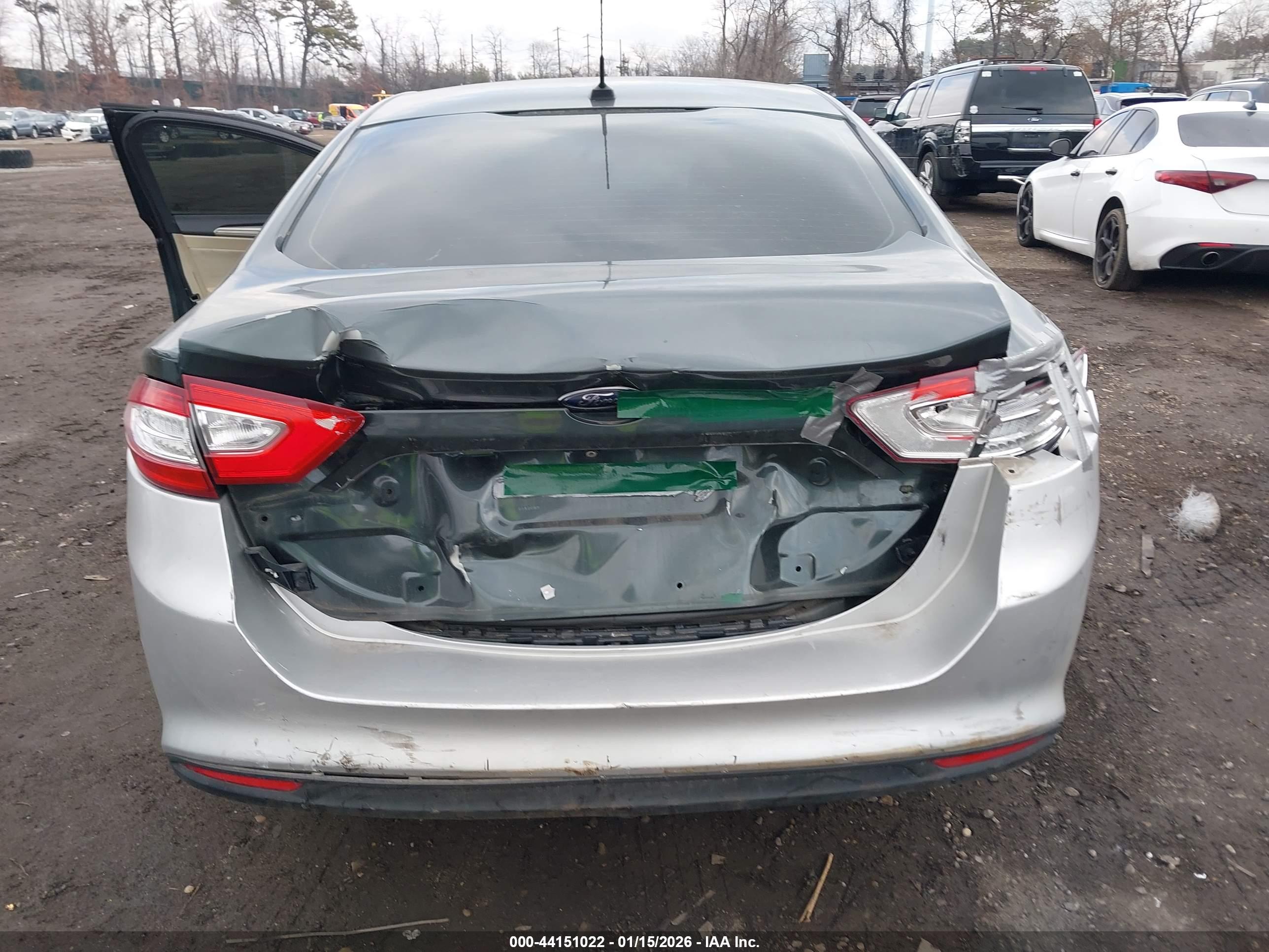 FORD FUSION image 6