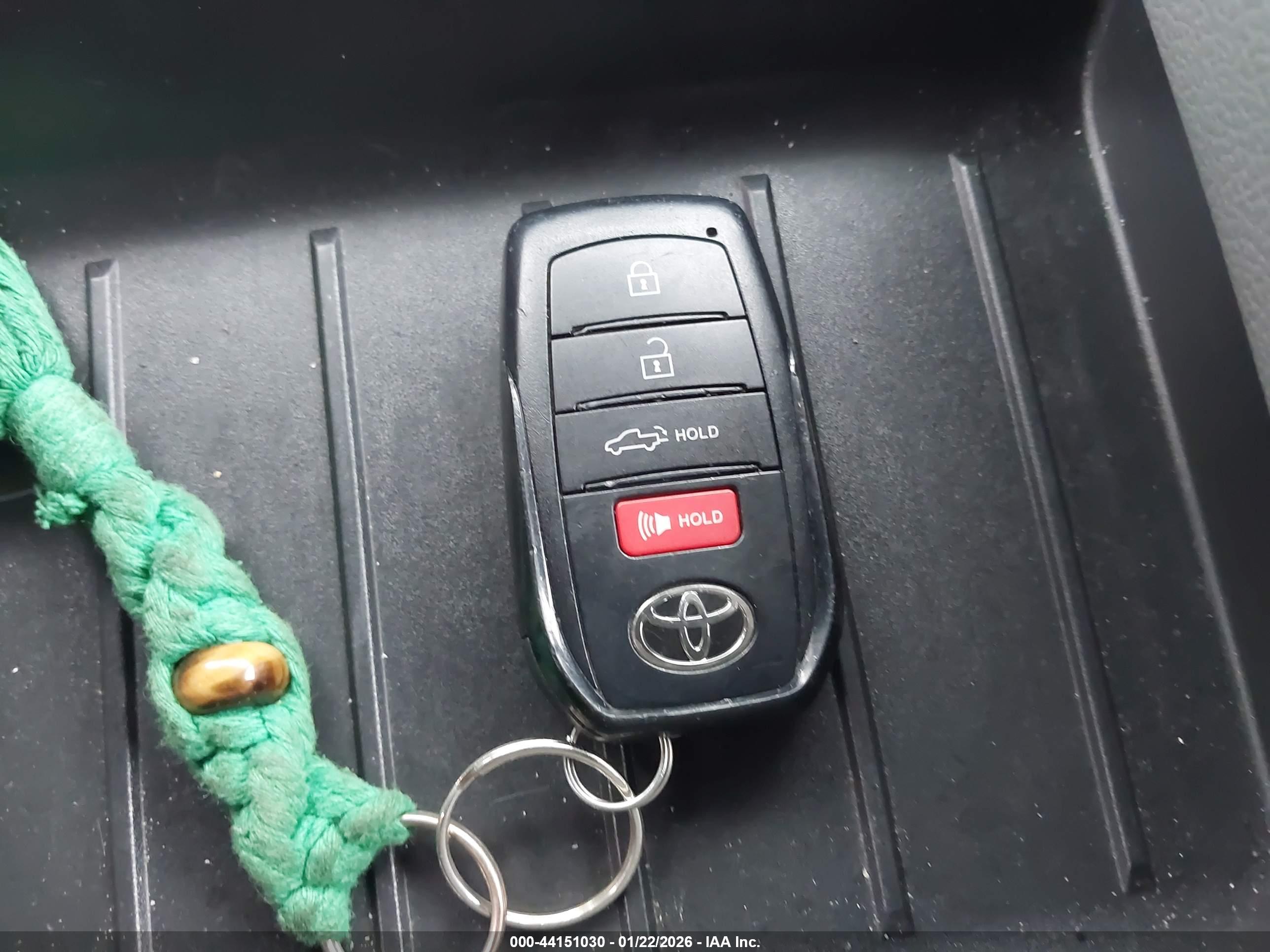TOYOTA TUNDRA image 11