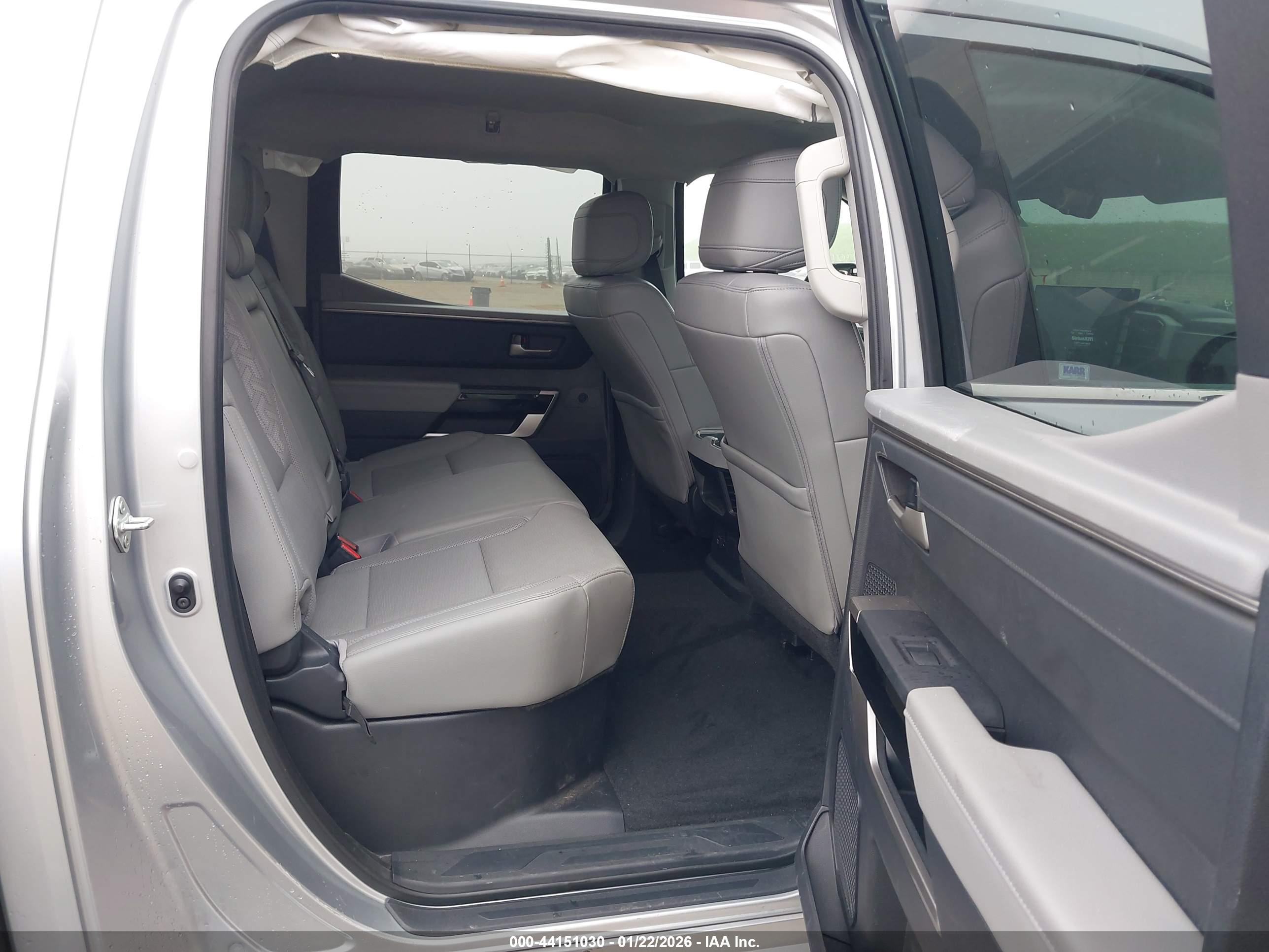 TOYOTA TUNDRA image 8
