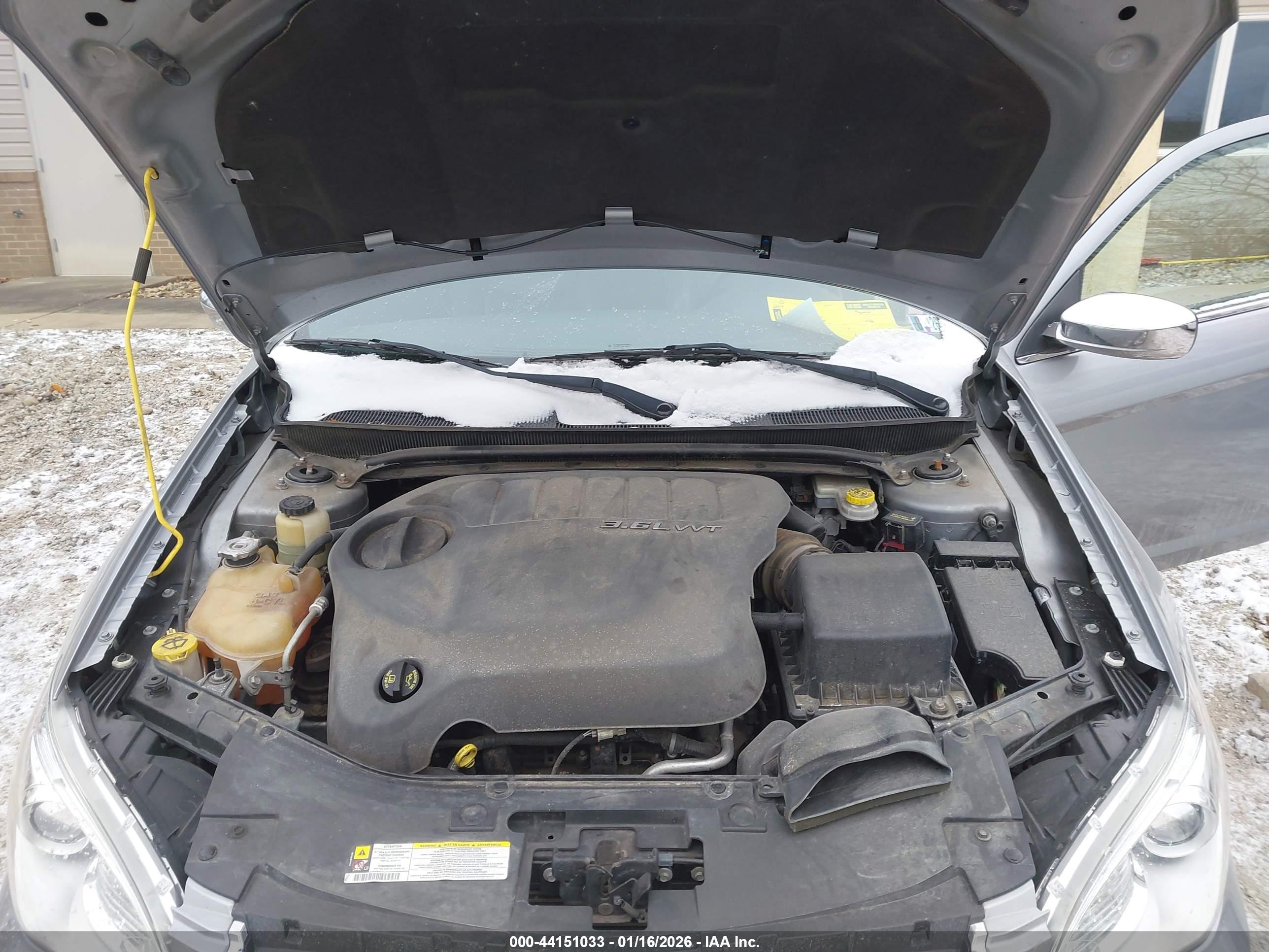 CHRYSLER 200 image 10