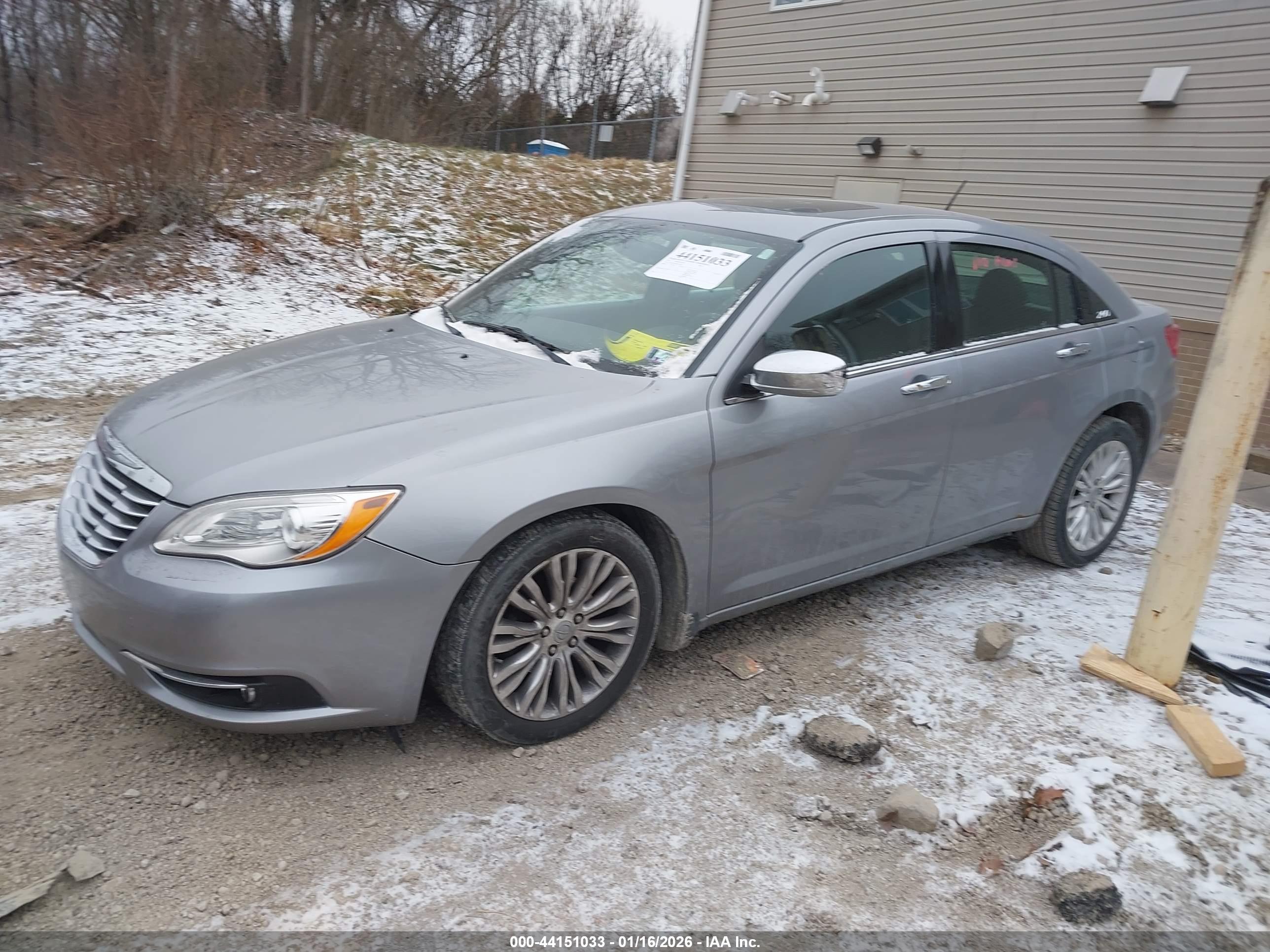 CHRYSLER 200 image 2