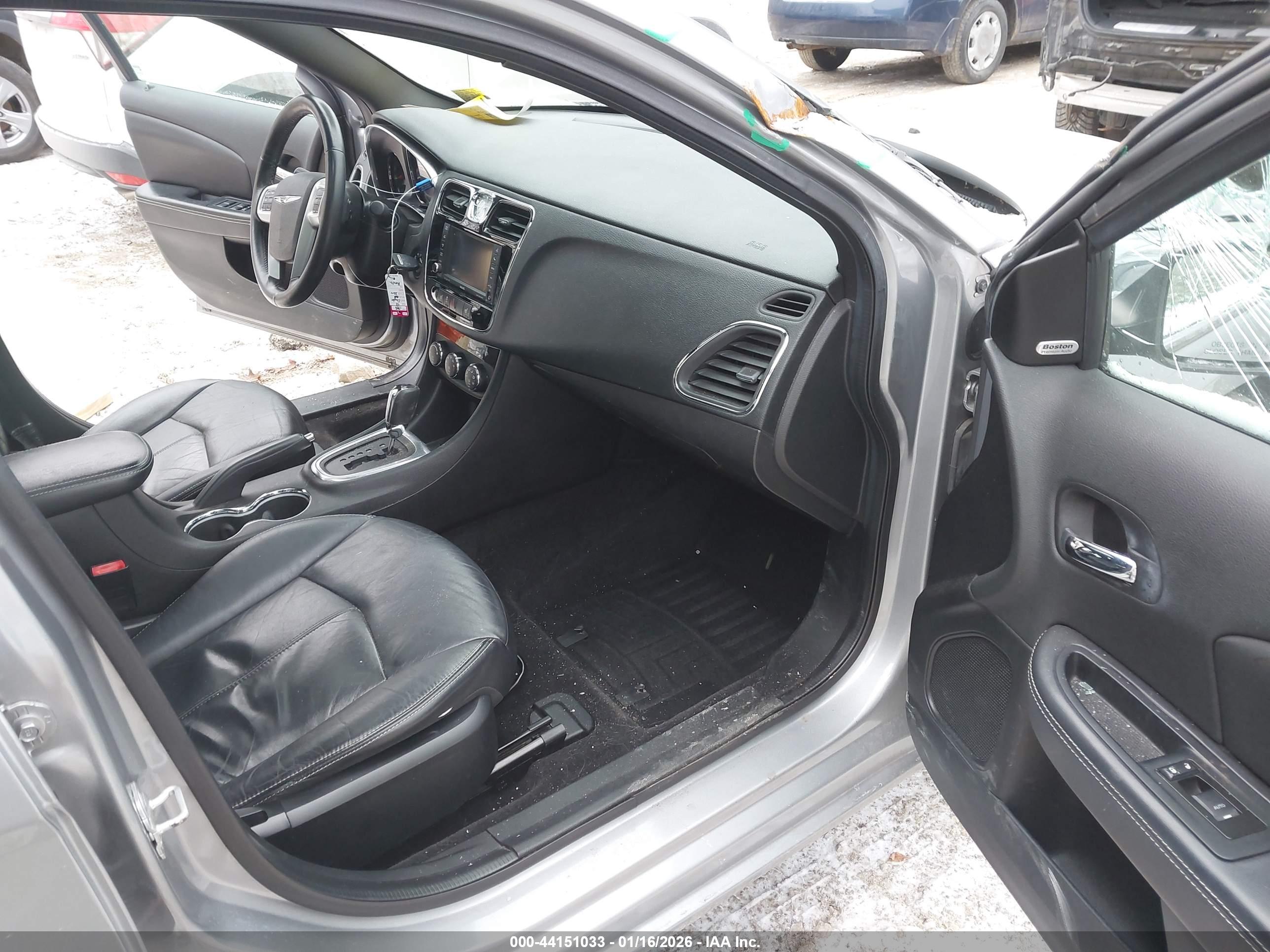 CHRYSLER 200 image 5