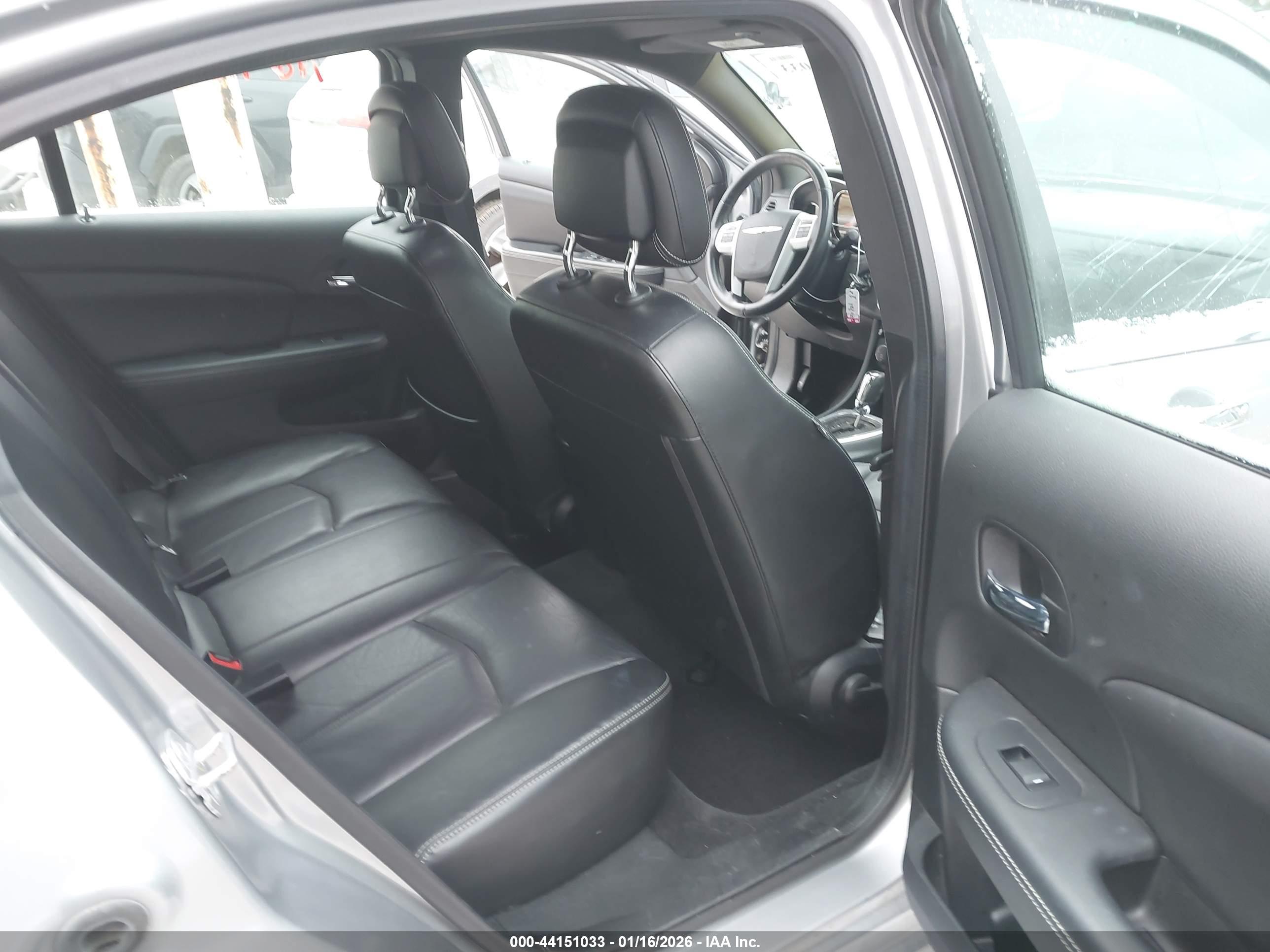 CHRYSLER 200 image 8