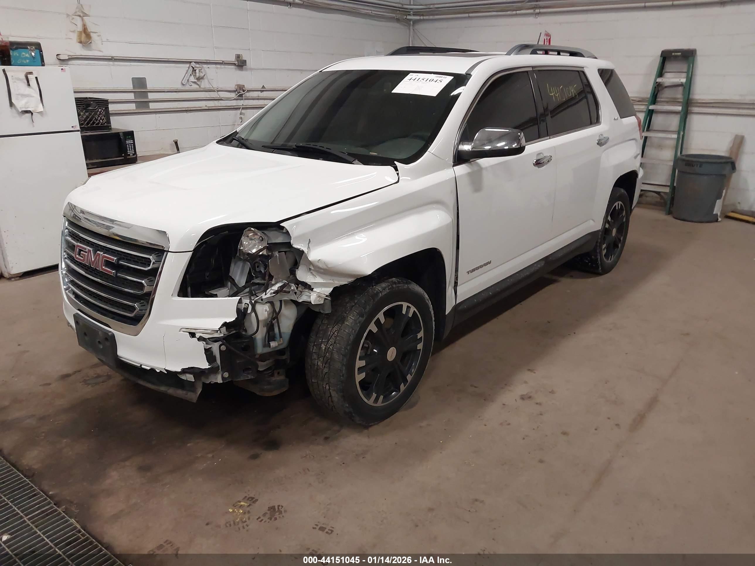 GMC TERRAIN image 2