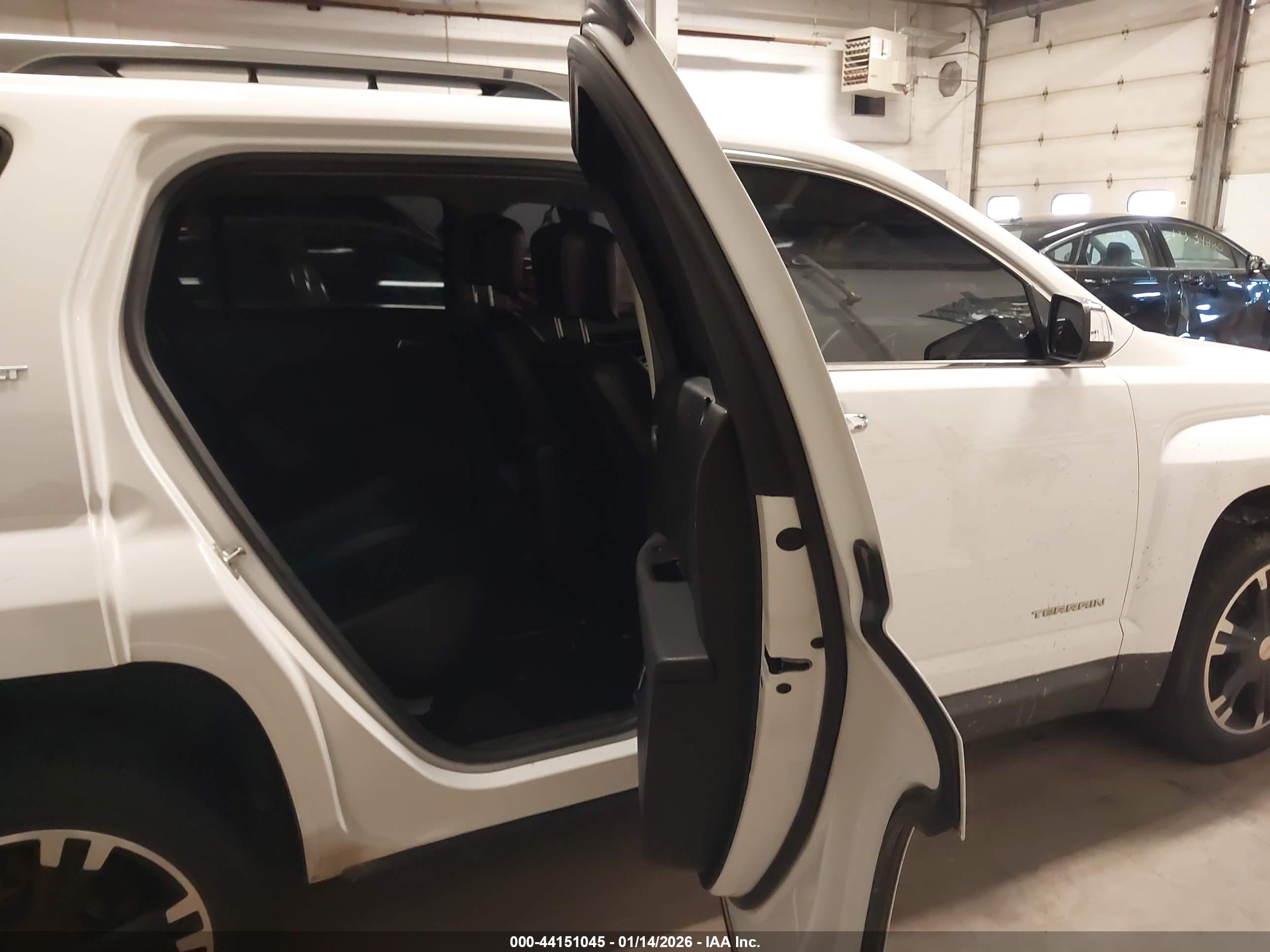 GMC TERRAIN image 8