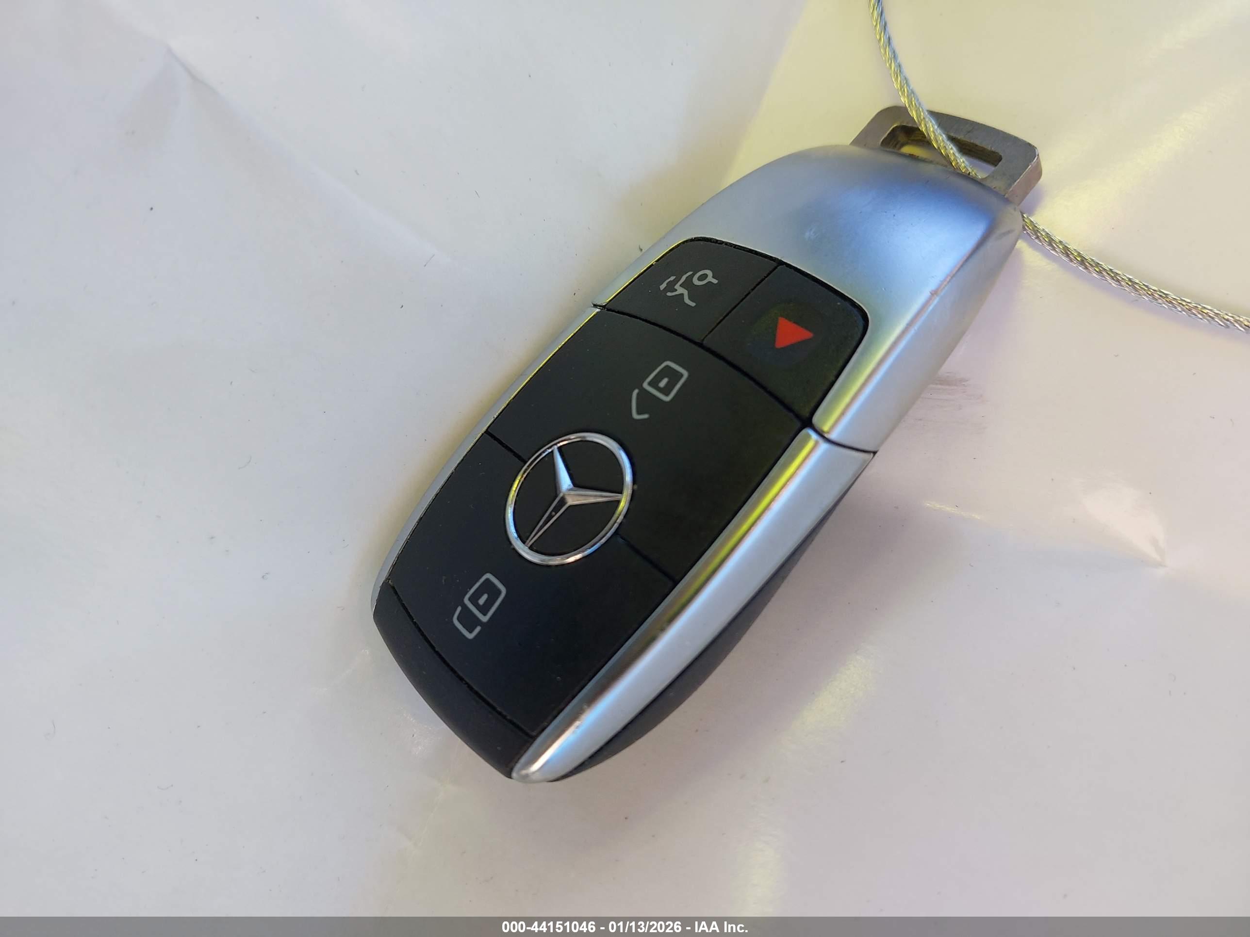 MERCEDES-BENZ GLC image 11