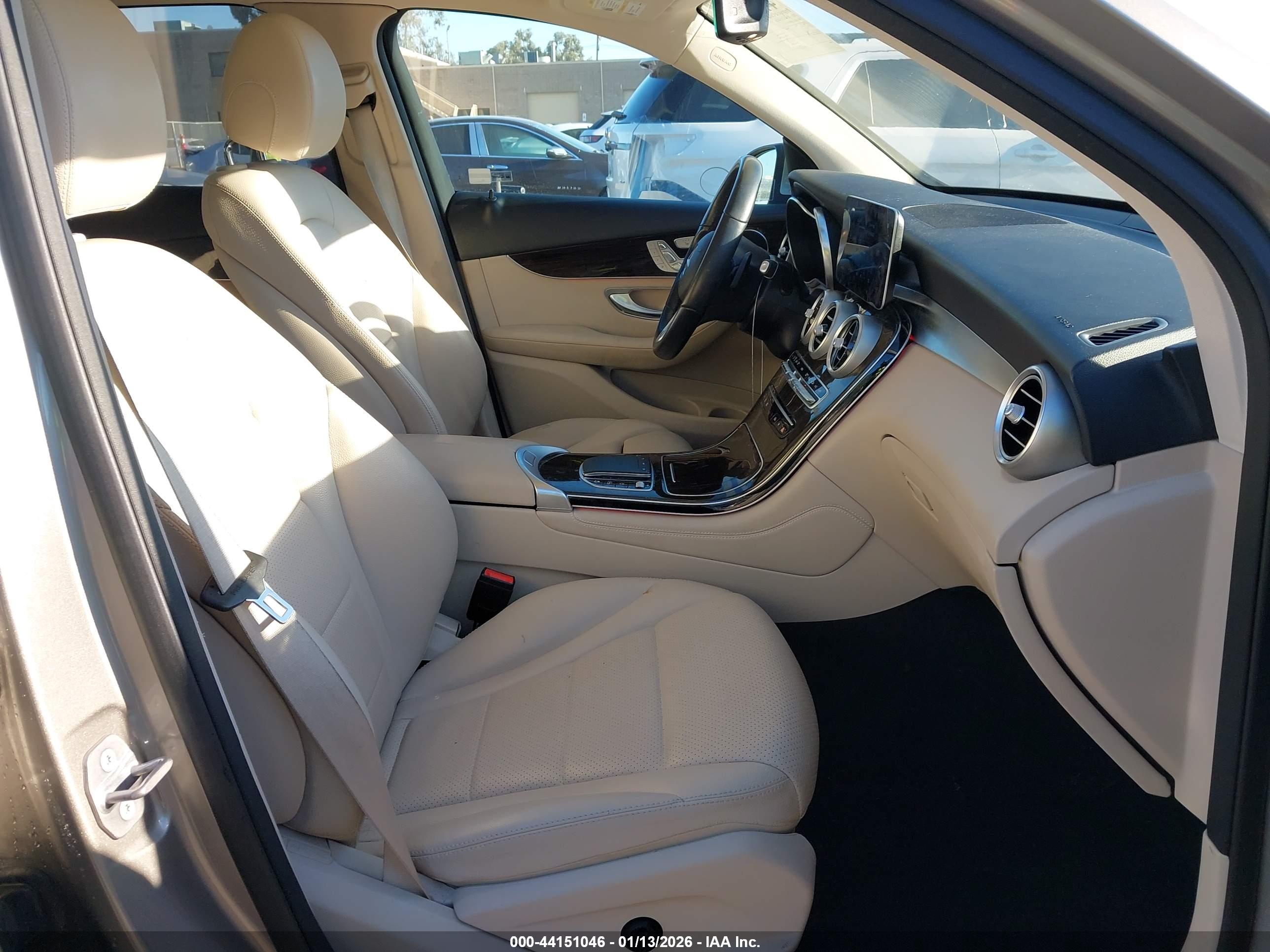 MERCEDES-BENZ GLC image 5