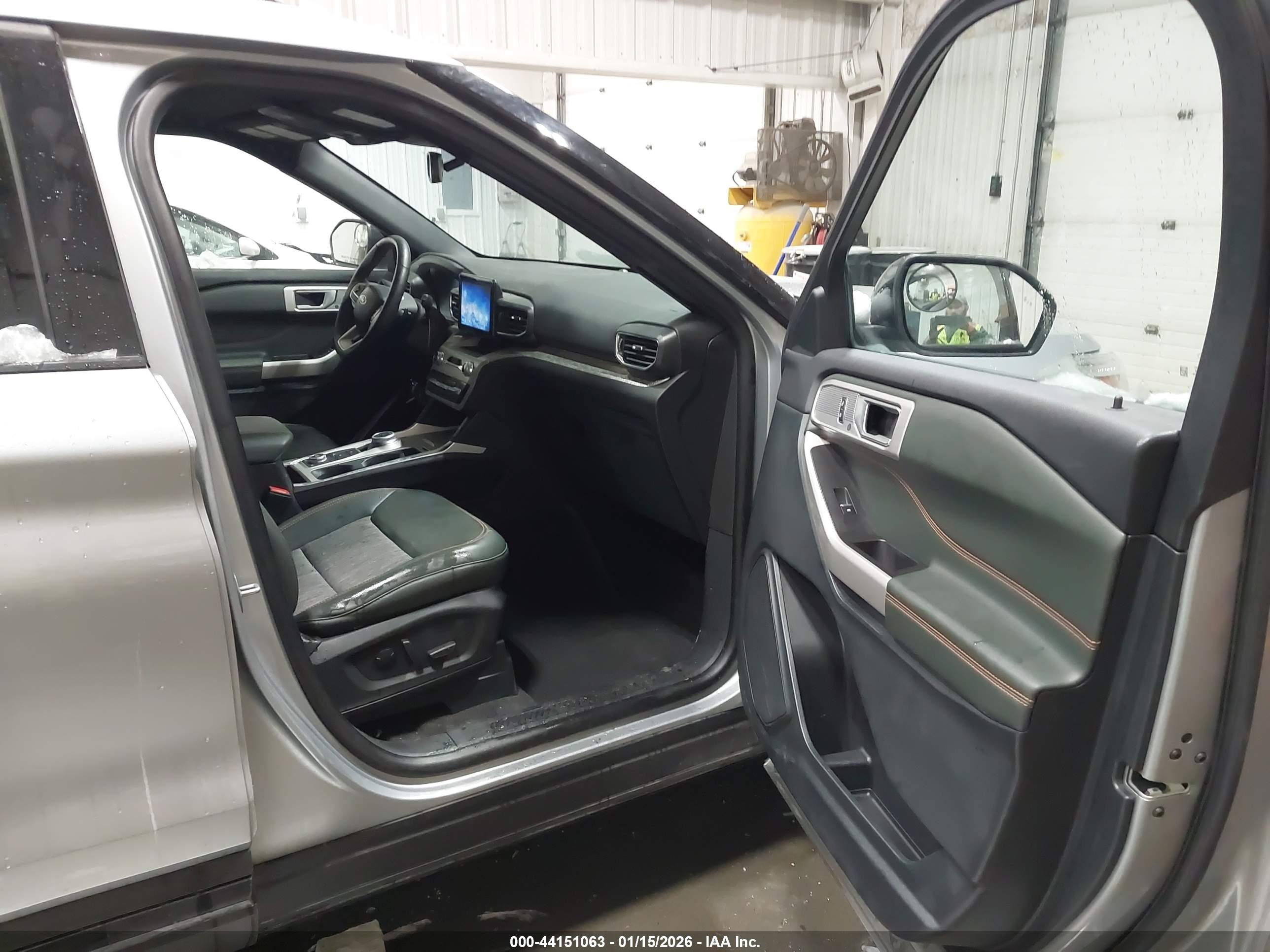 FORD EXPLORER image 5