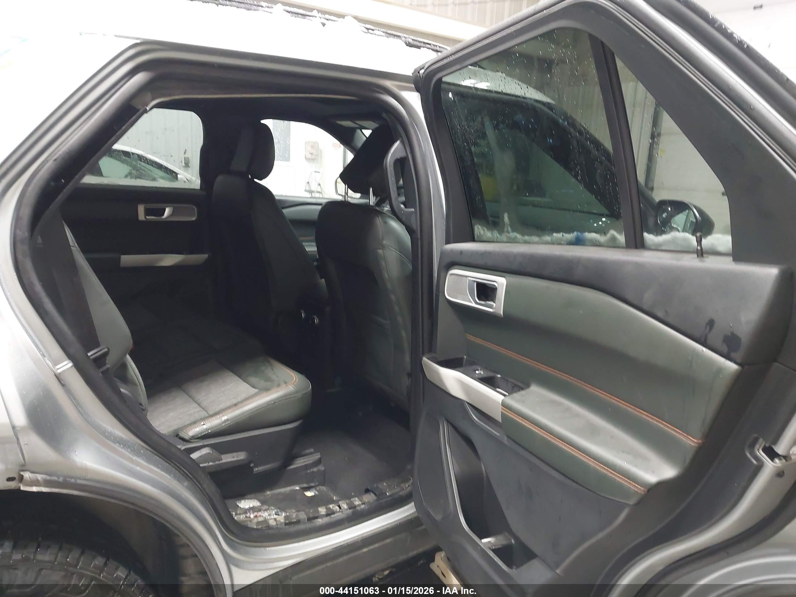 FORD EXPLORER image 8