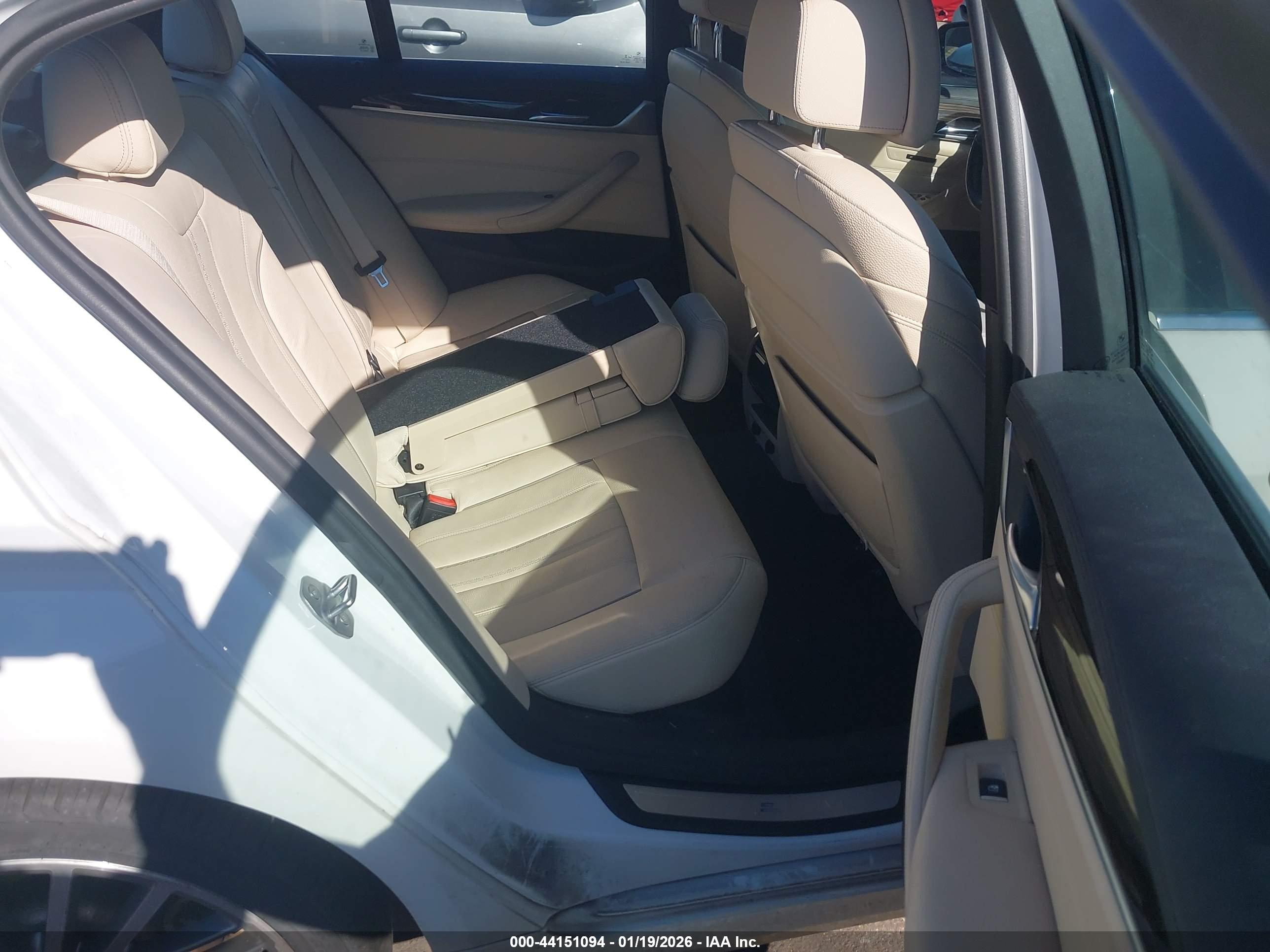 BMW 530E image 8