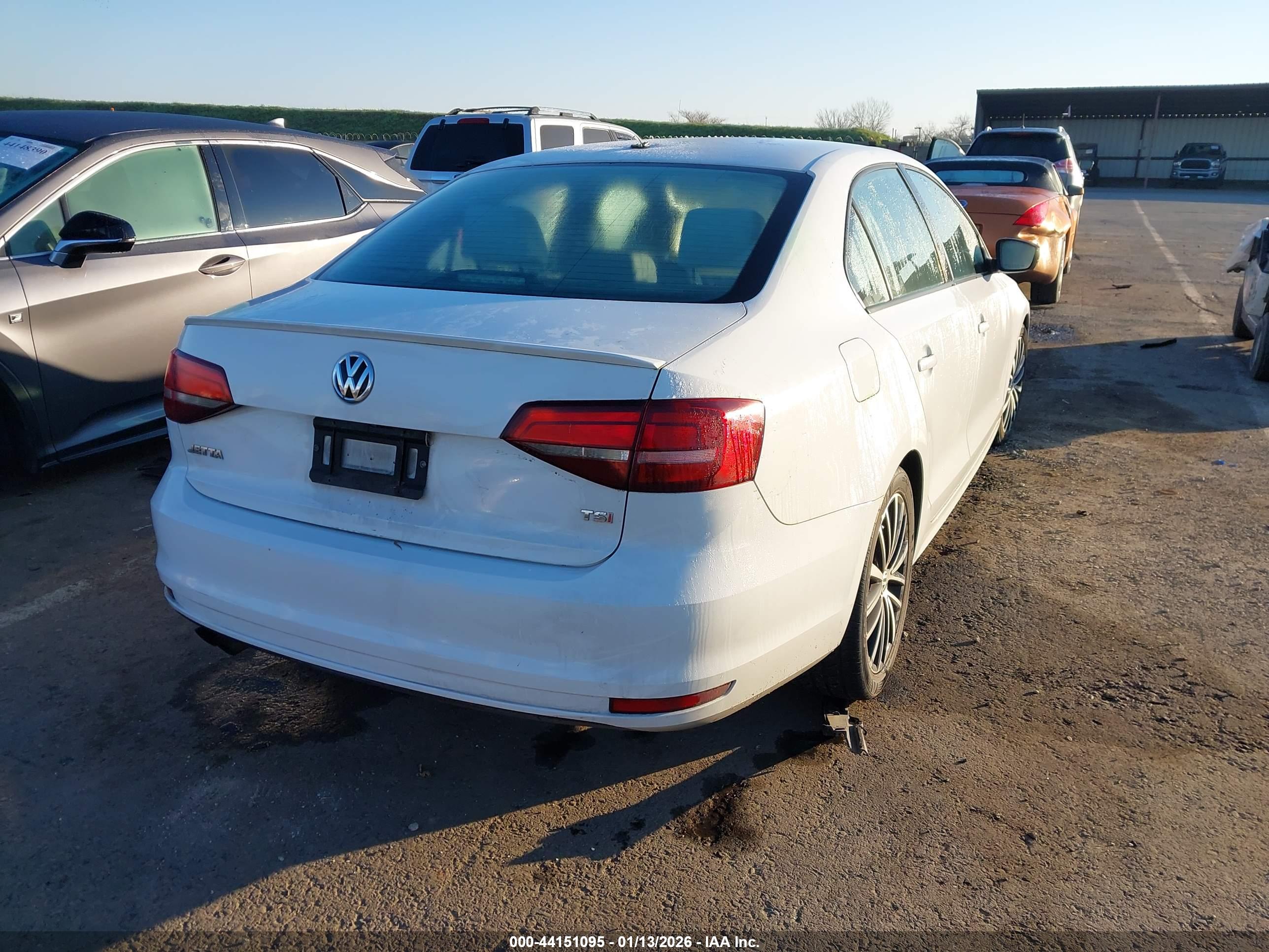 VOLKSWAGEN JETTA image 4