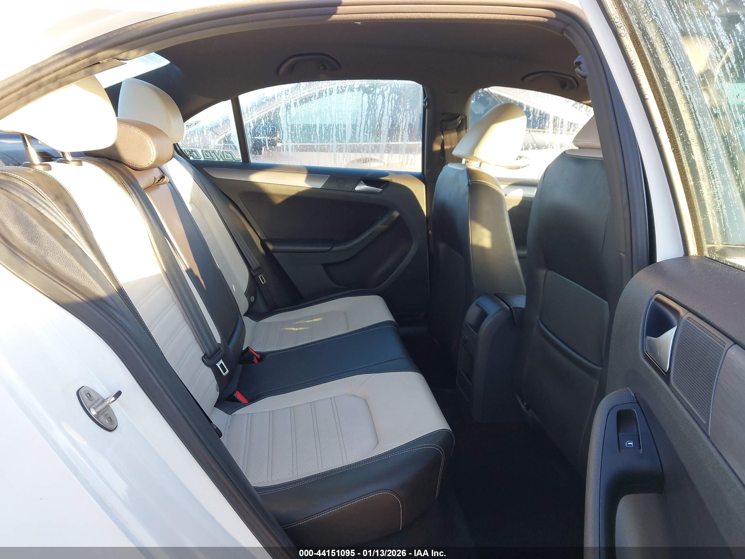 VOLKSWAGEN JETTA image 8