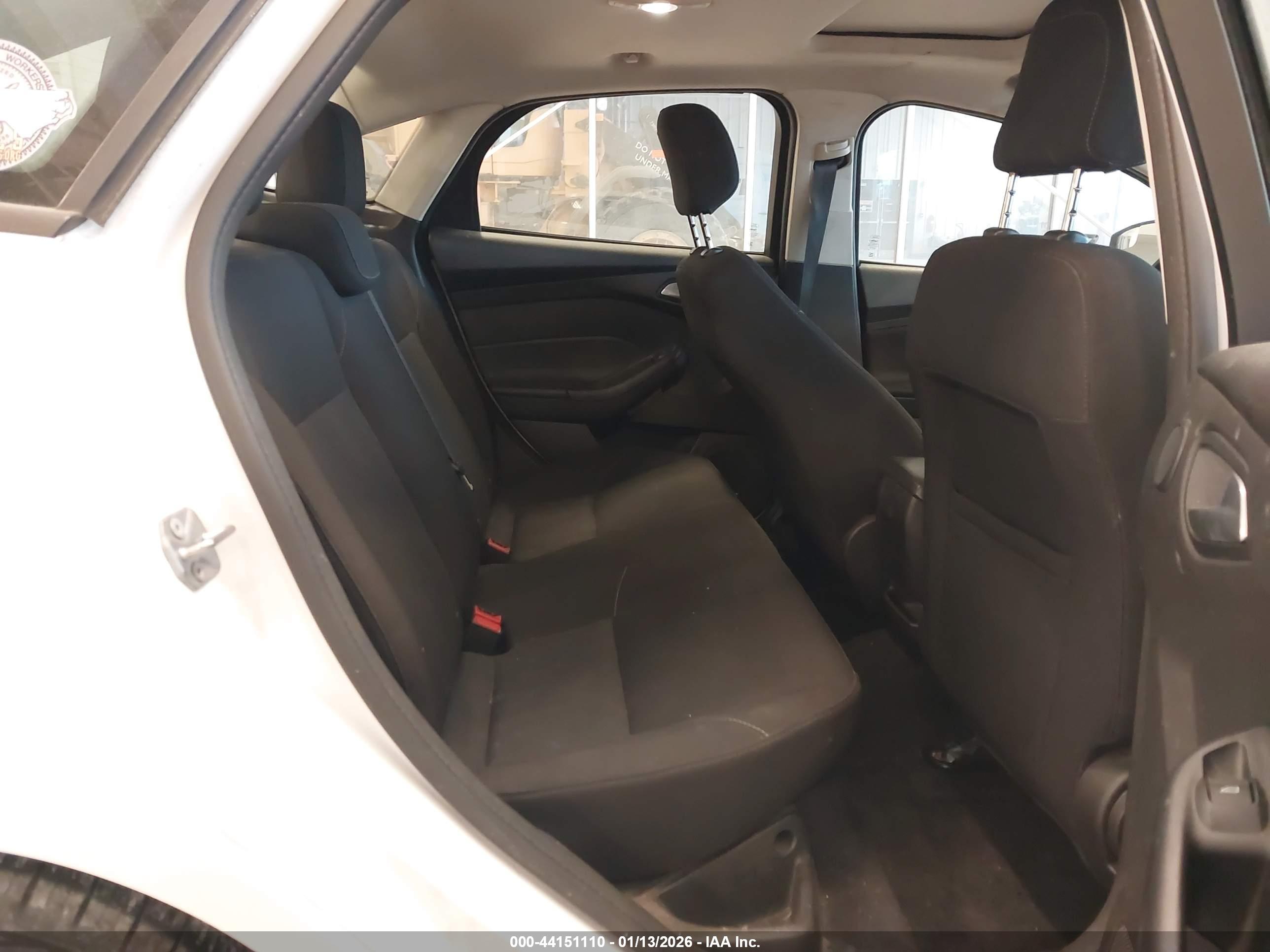 FORD FOCUS image 8