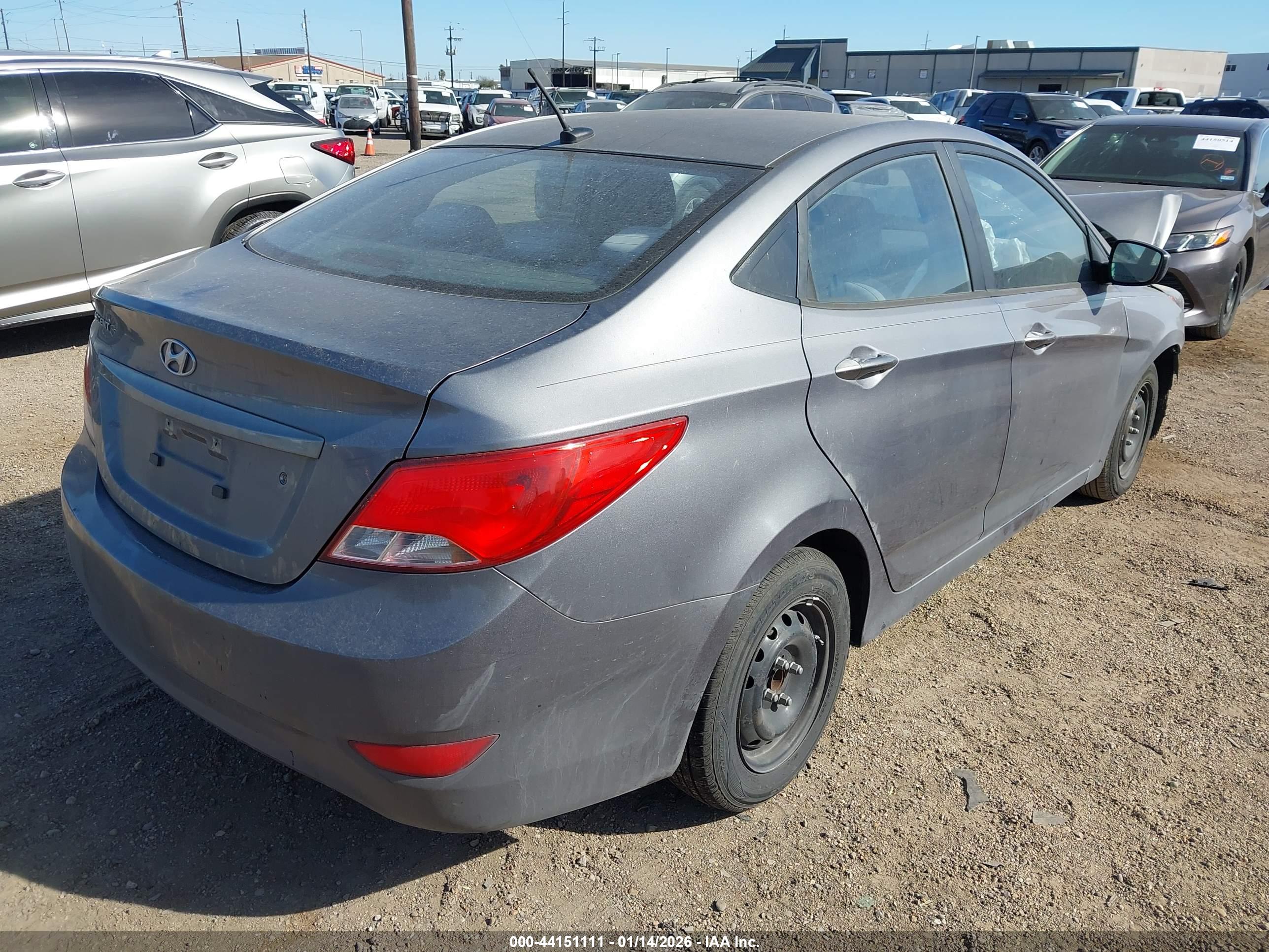 HYUNDAI ACCENT image 4