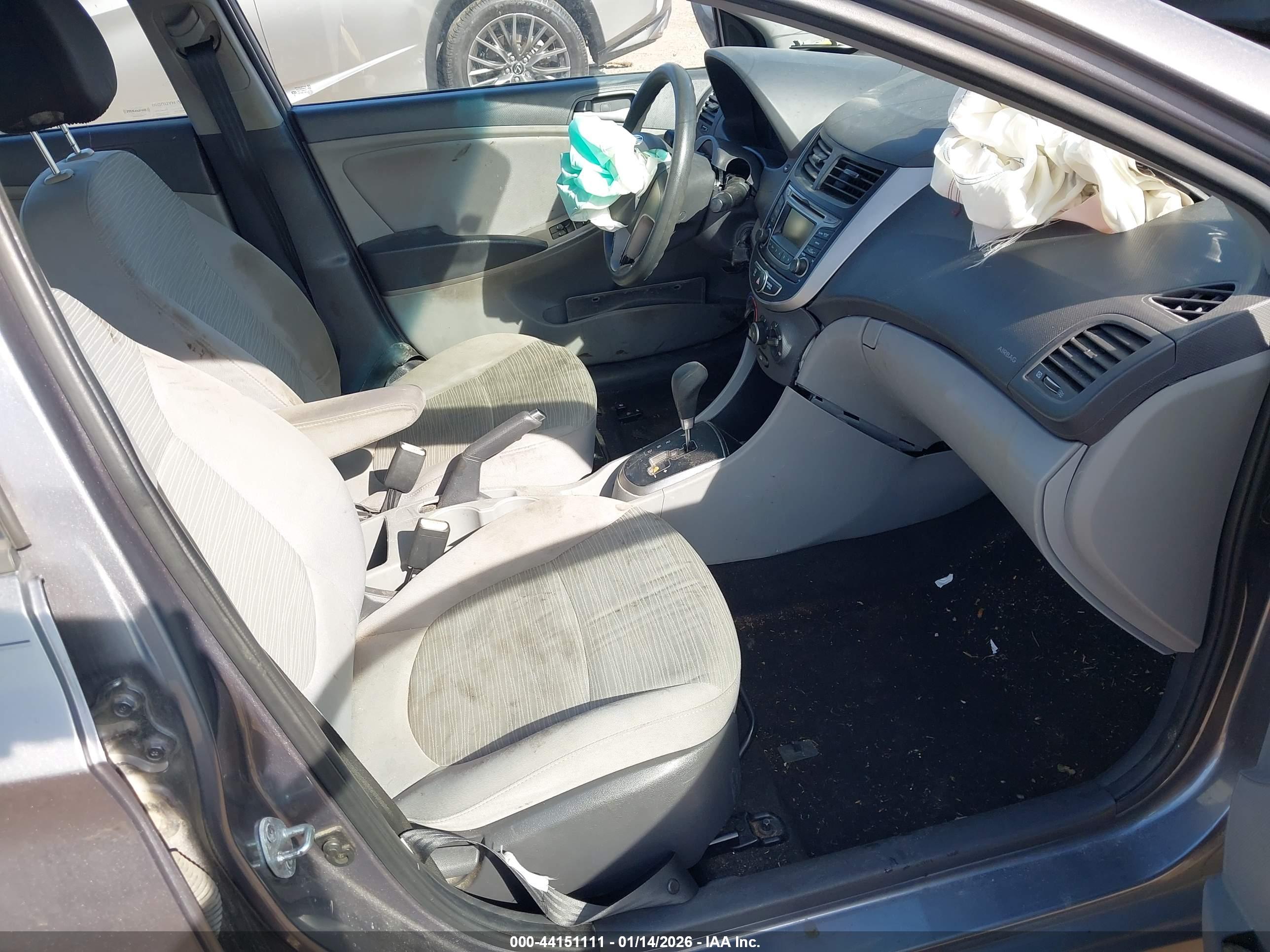 HYUNDAI ACCENT image 5