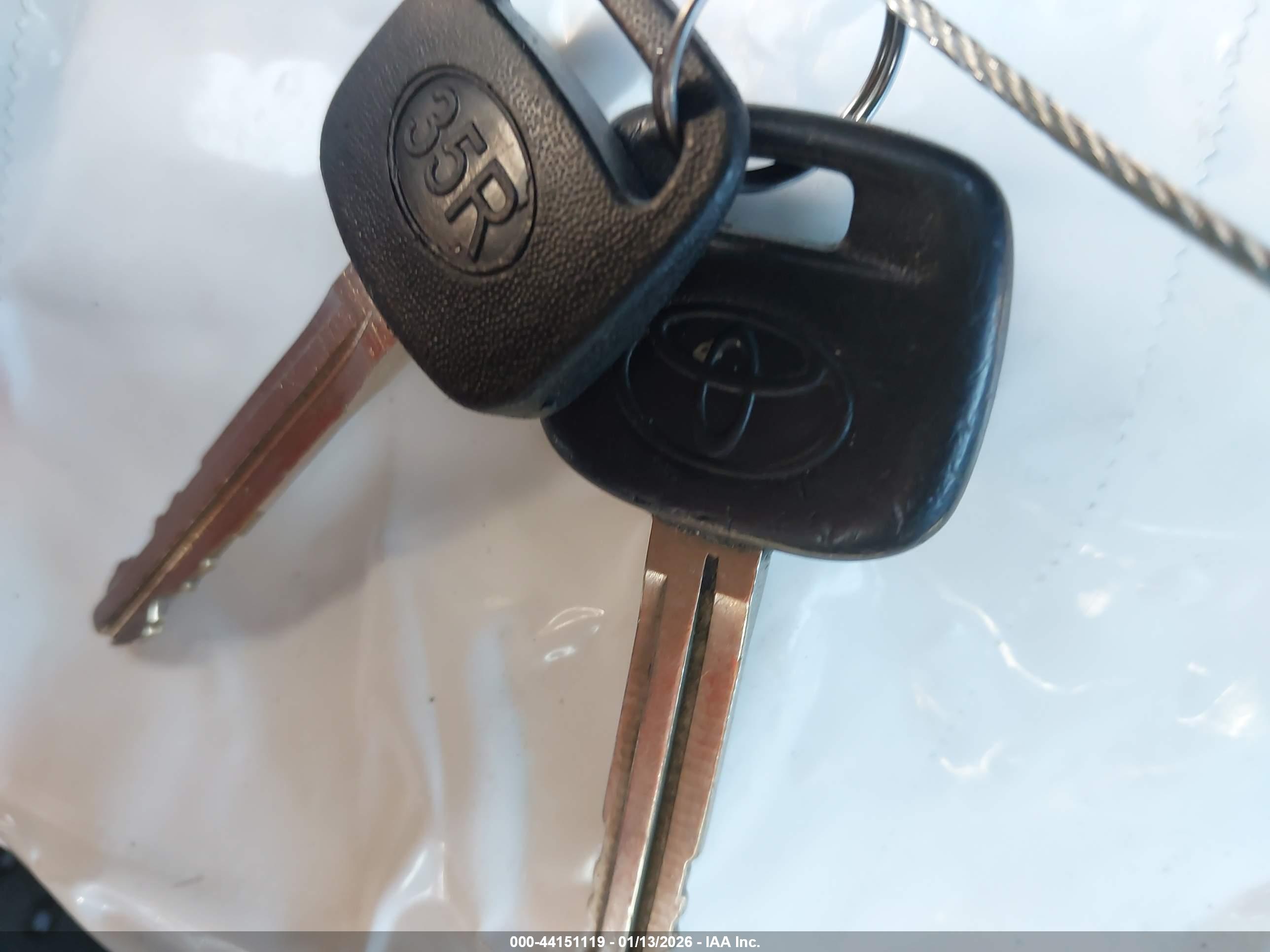 TOYOTA YARIS image 11