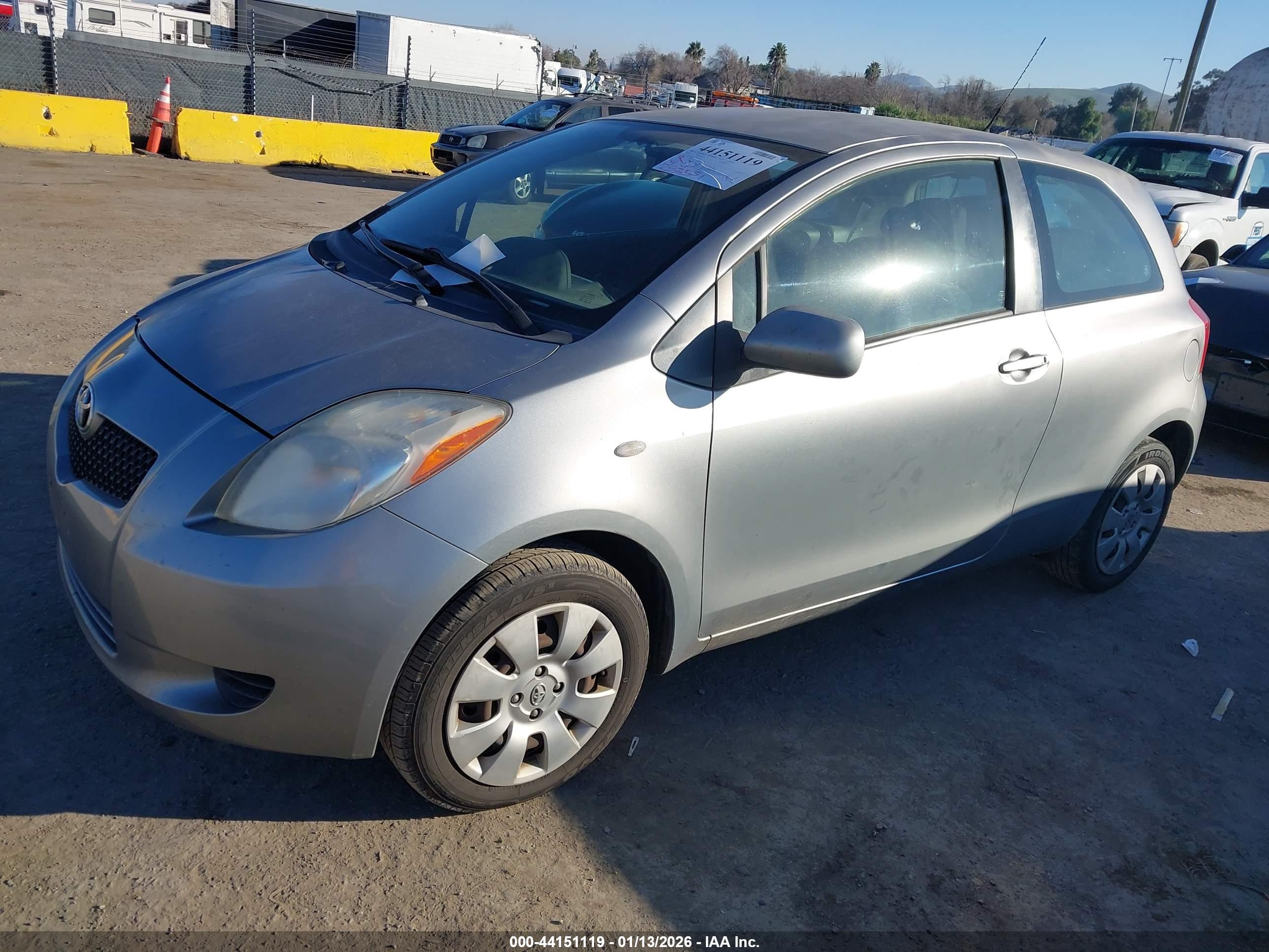TOYOTA YARIS image 2