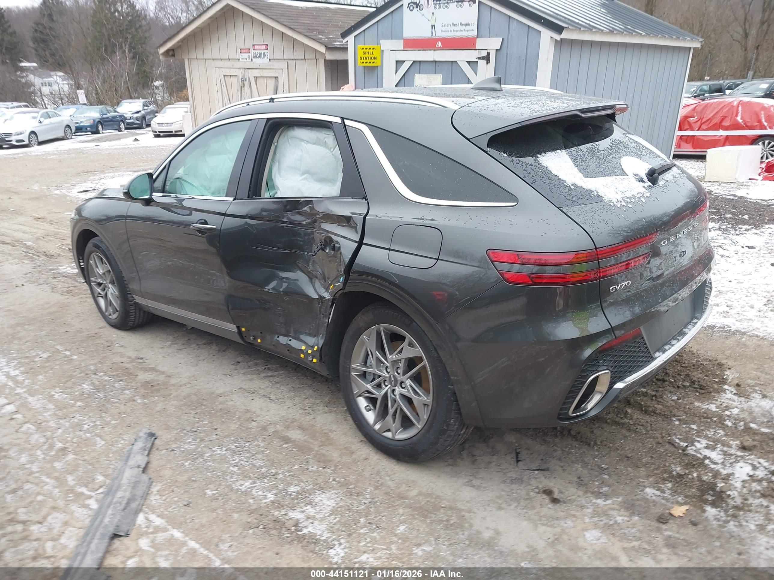 GENESIS GV70 image 3