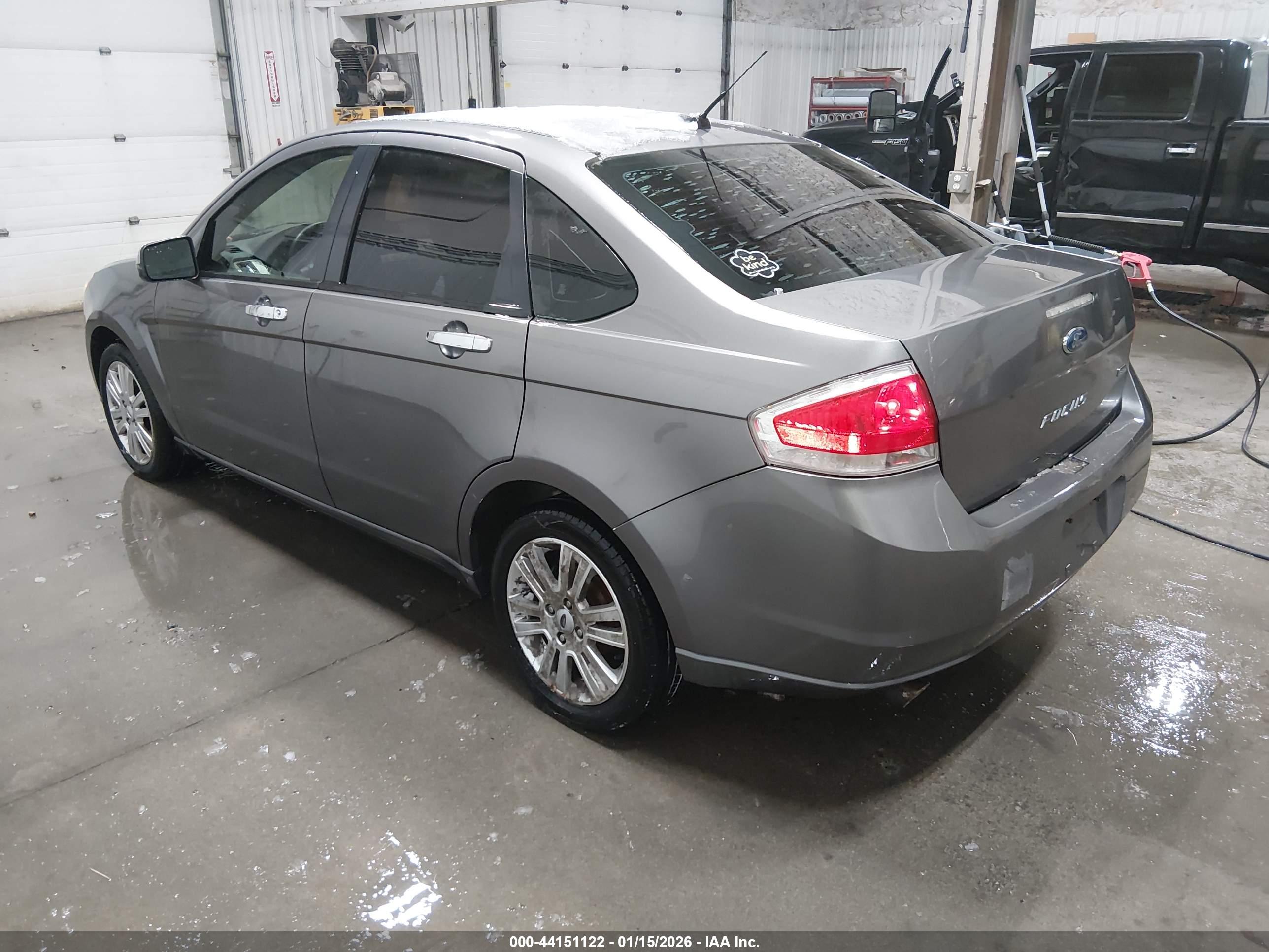 FORD FOCUS image 3