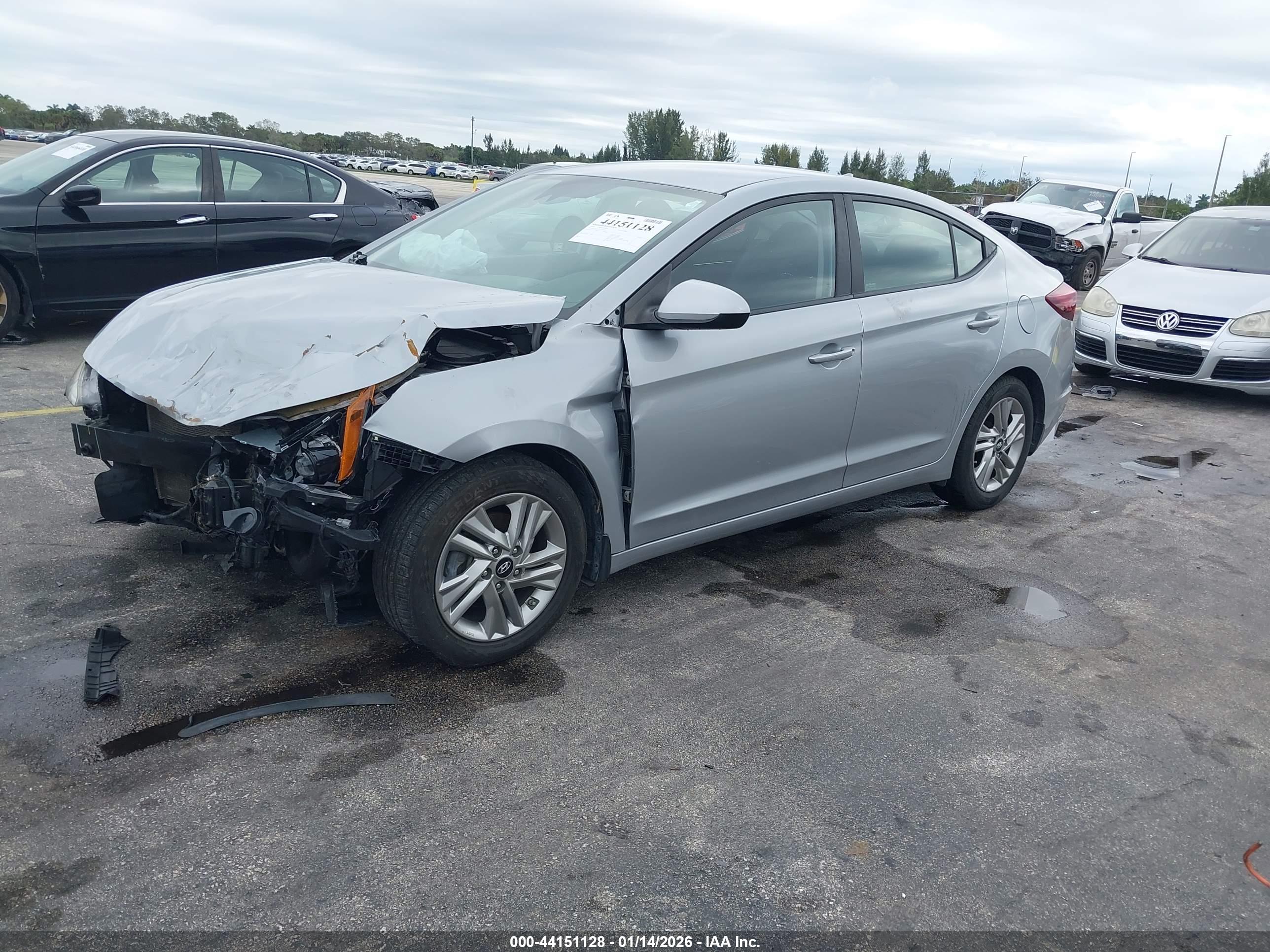 HYUNDAI ELANTRA image 2