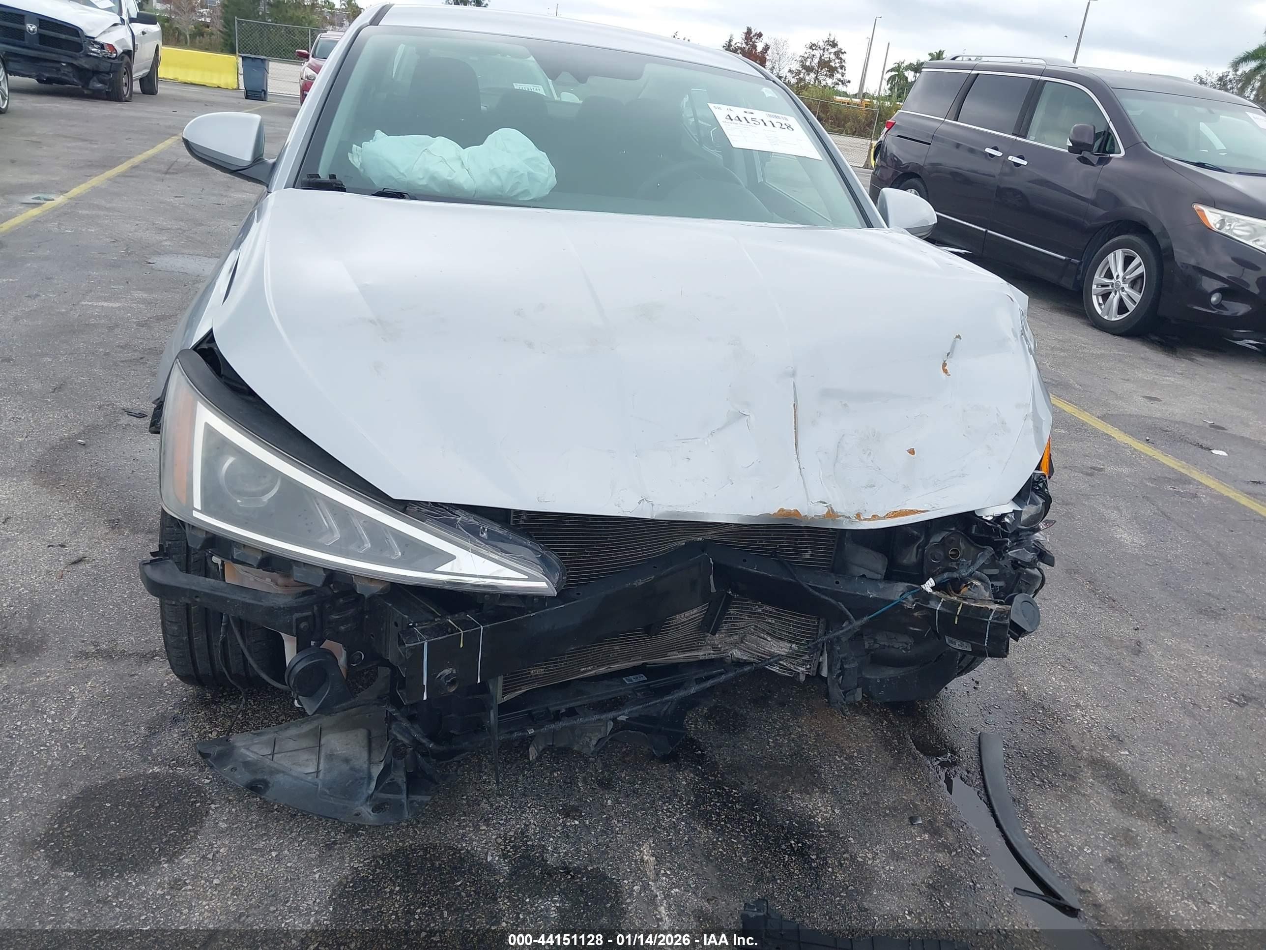 HYUNDAI ELANTRA image 6