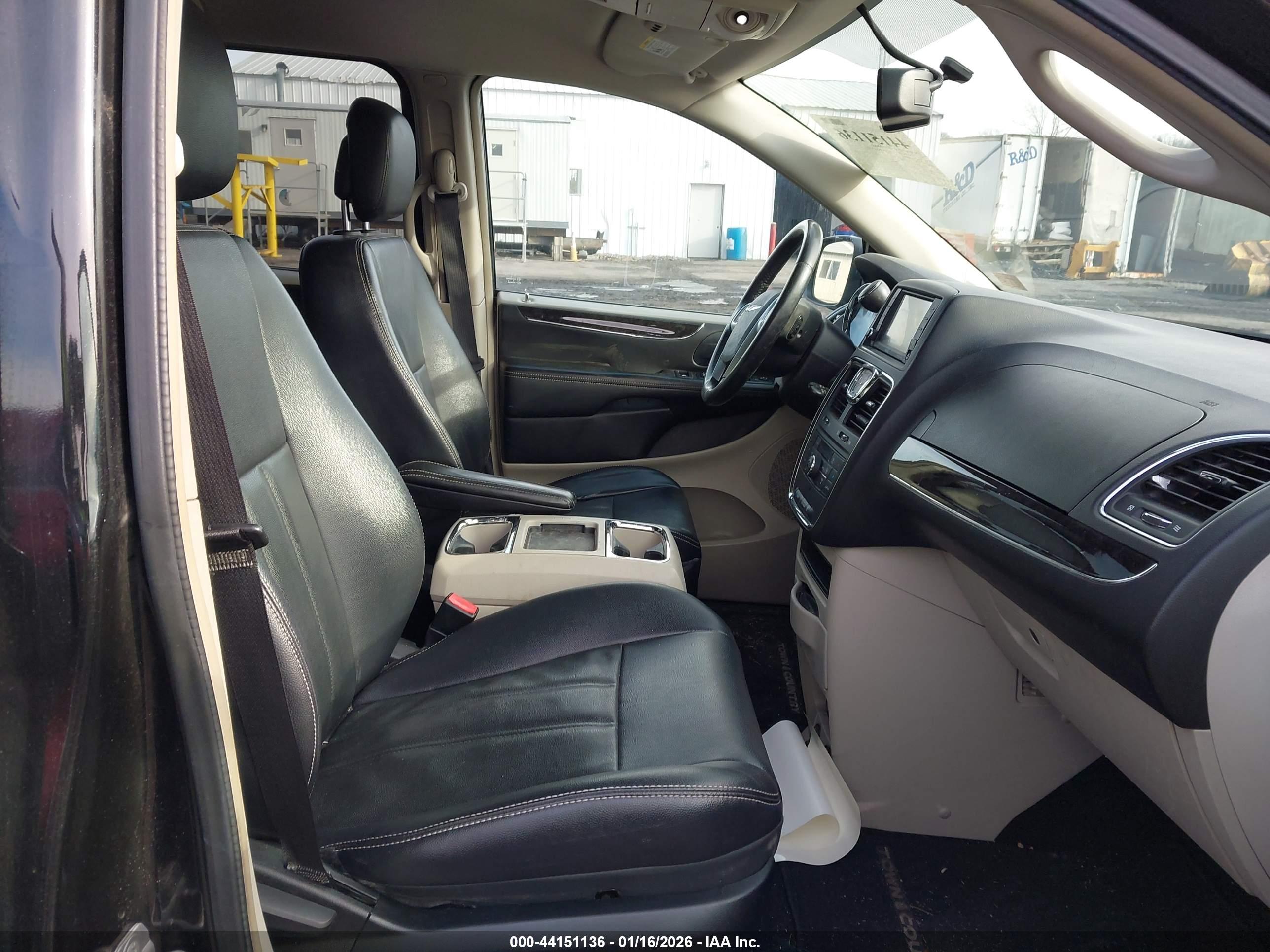 CHRYSLER TOWN image 5
