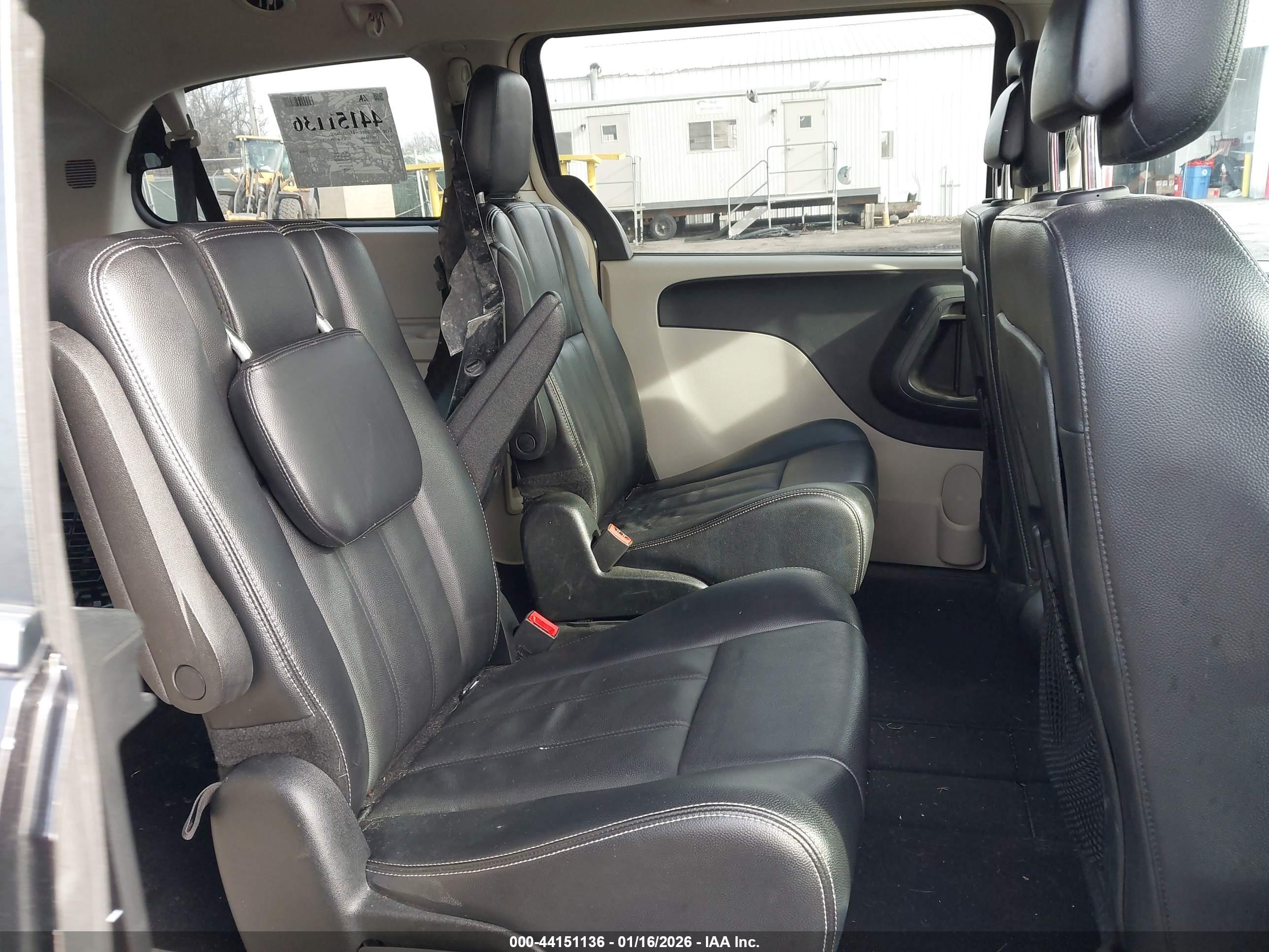 CHRYSLER TOWN image 8