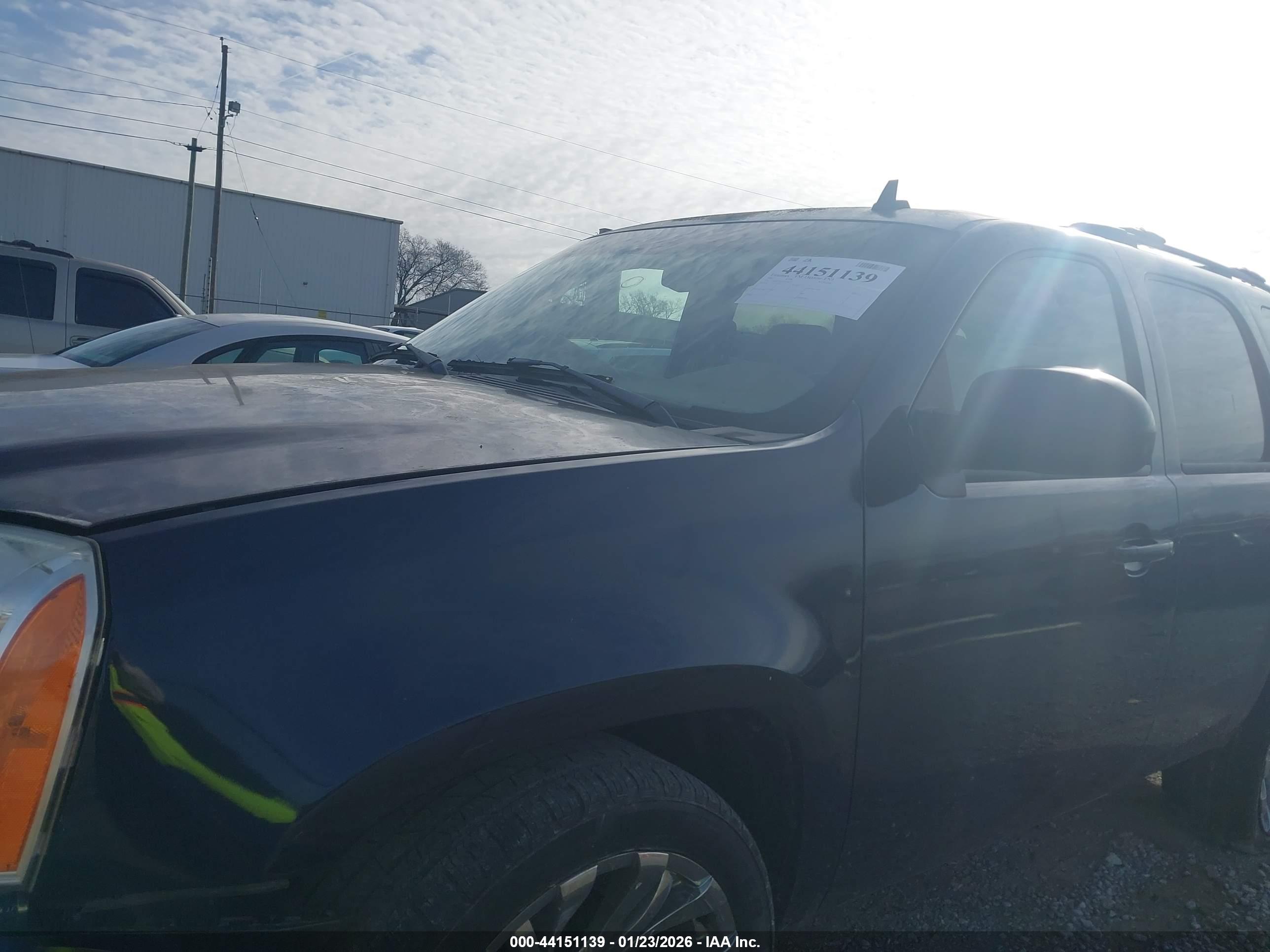 GMC YUKON image 2