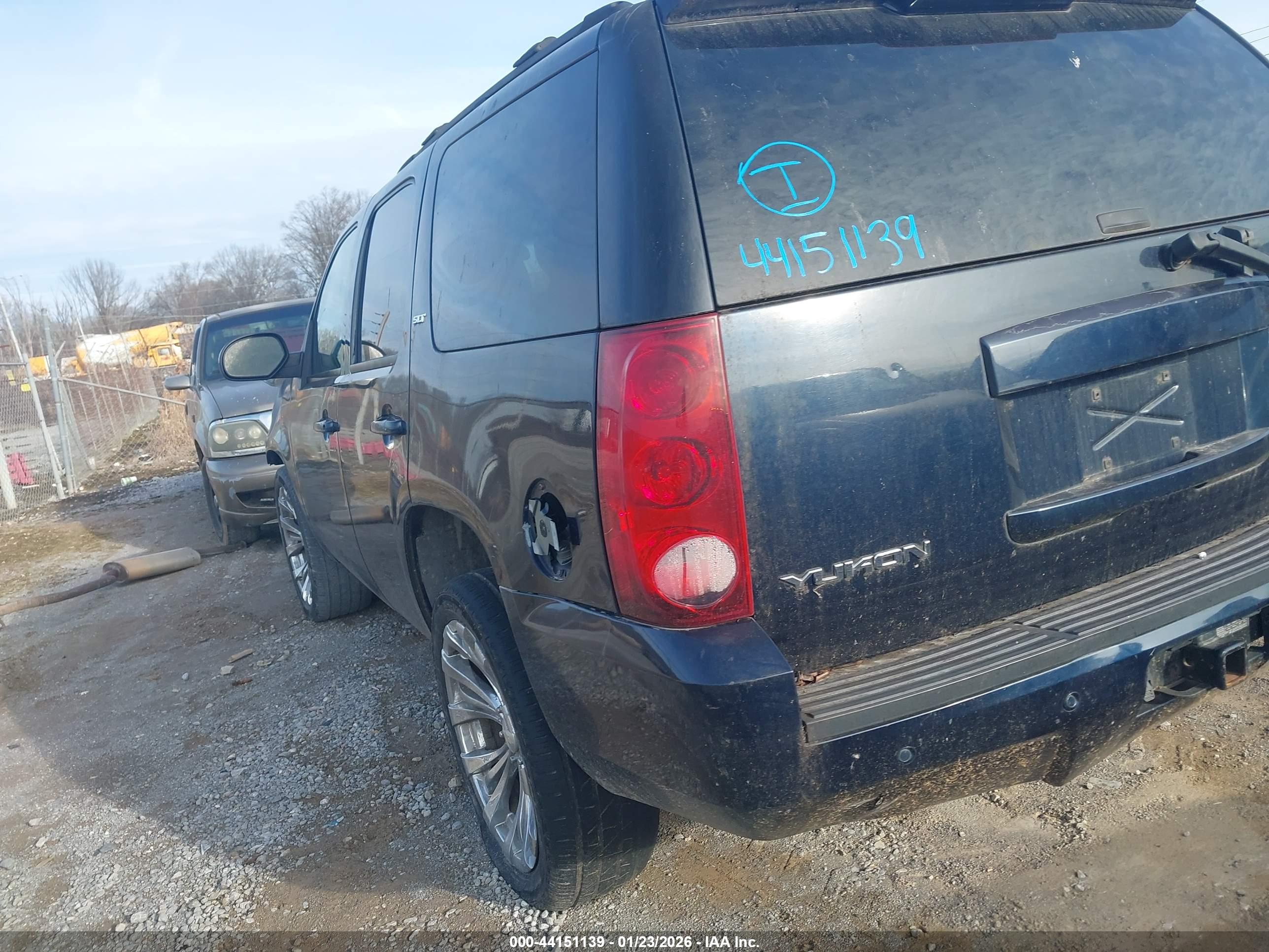 GMC YUKON image 3