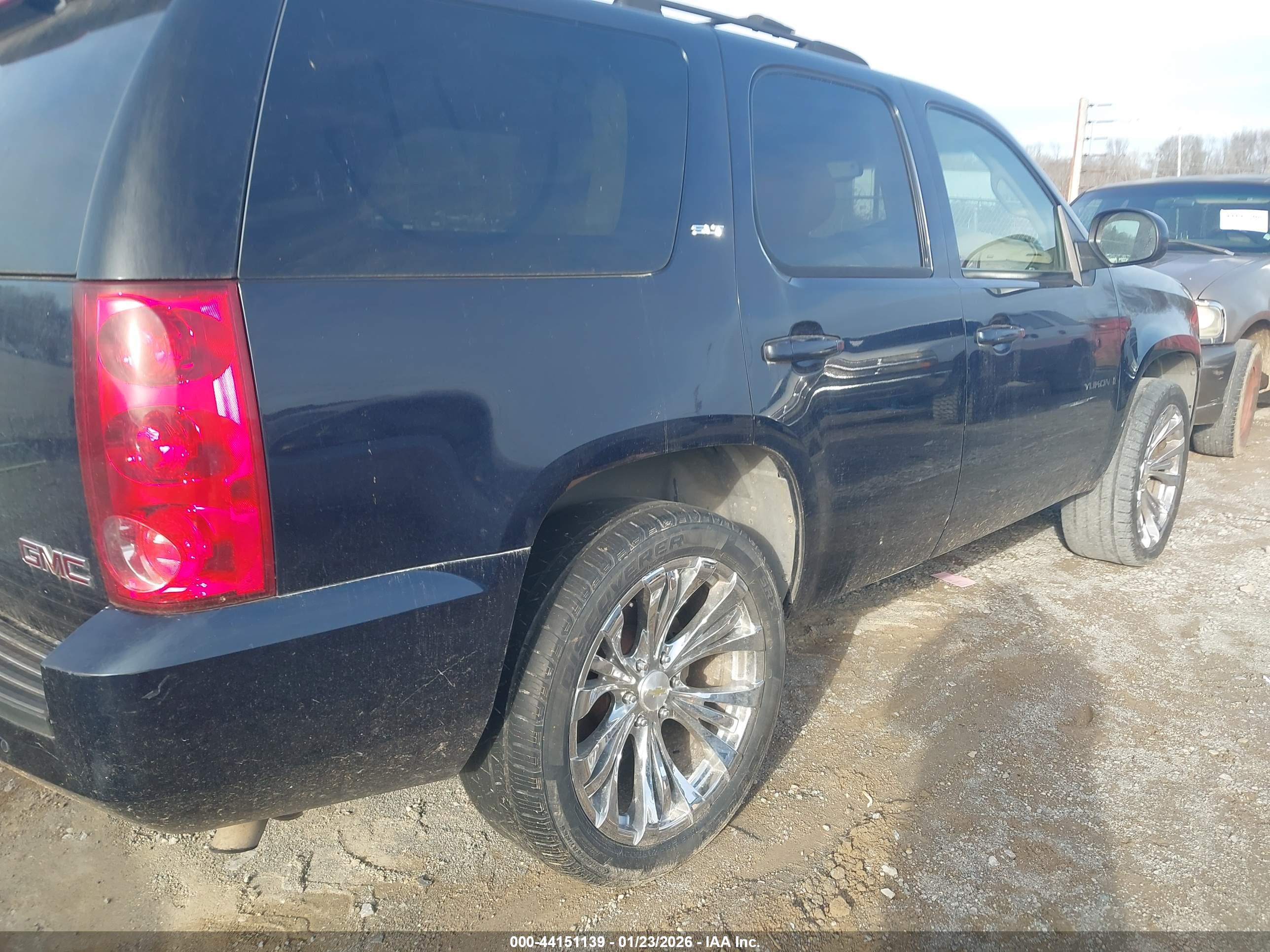 GMC YUKON image 4
