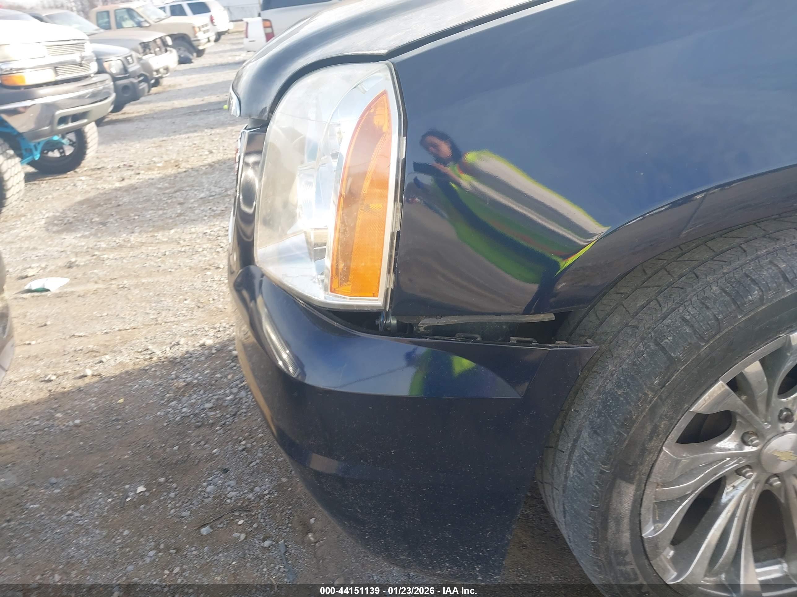 GMC YUKON image 6