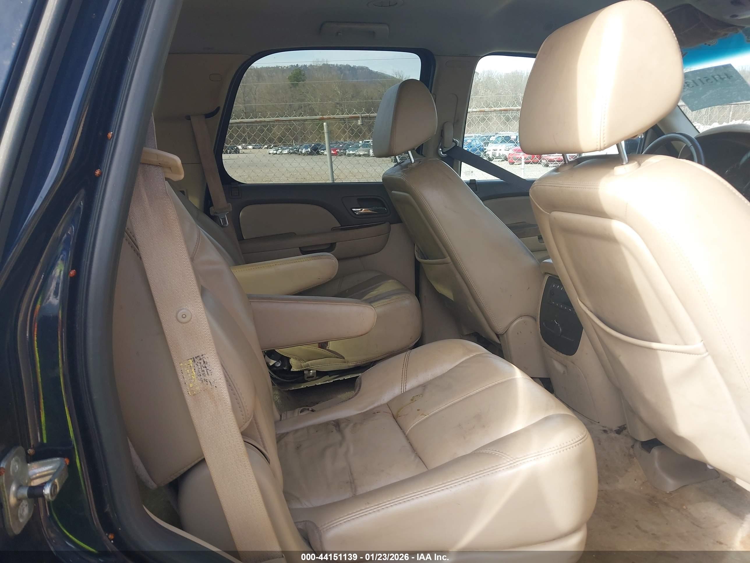 GMC YUKON image 8