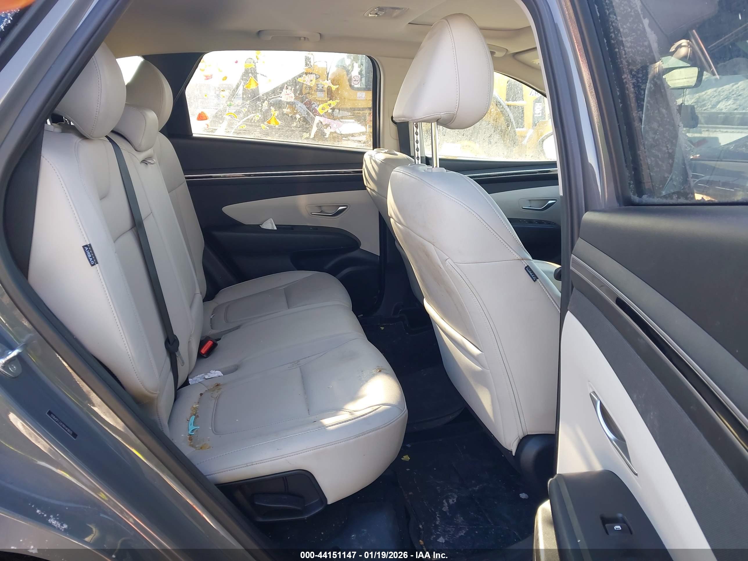 HYUNDAI TUCSON image 8