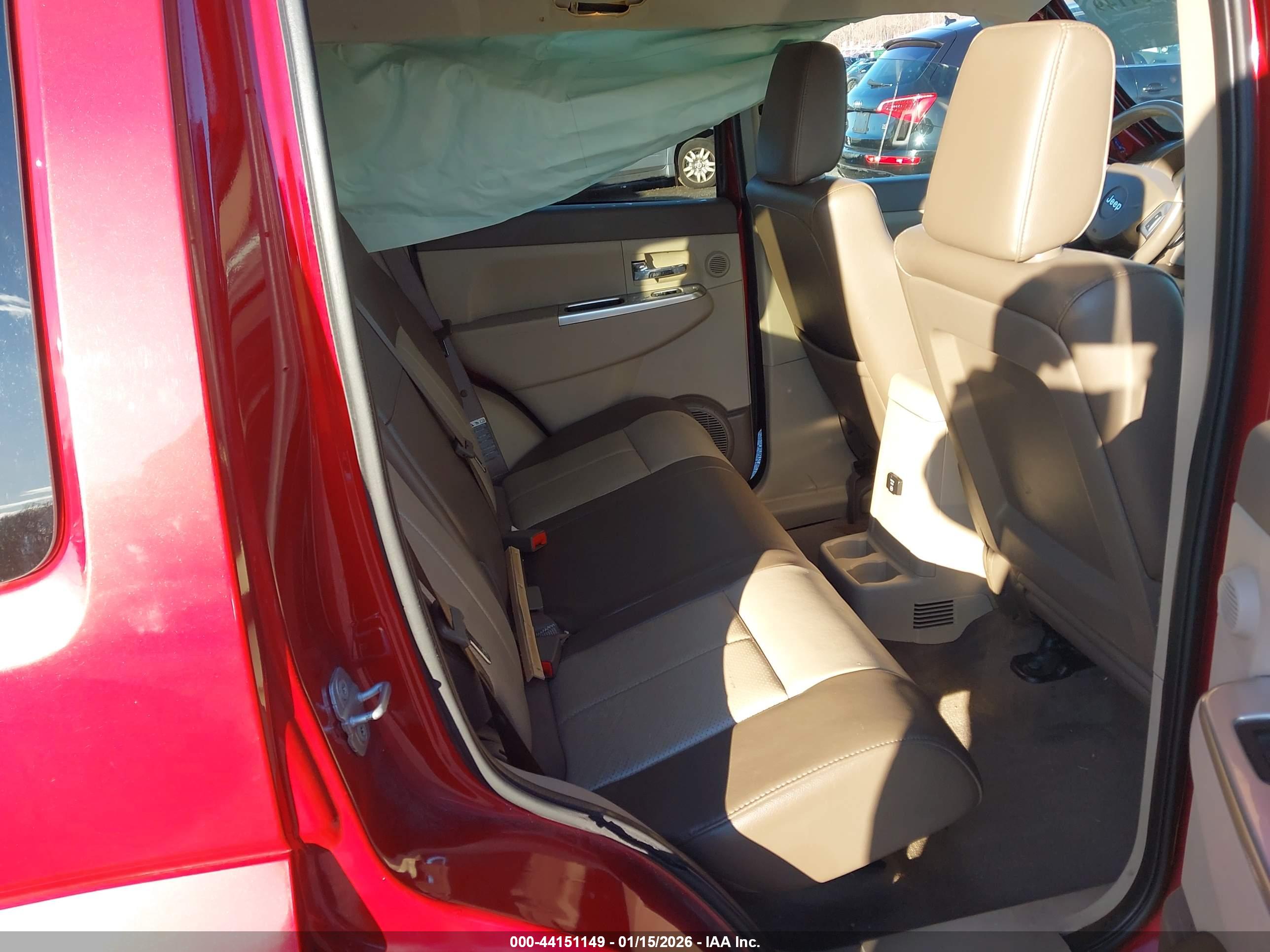 JEEP LIBERTY image 8