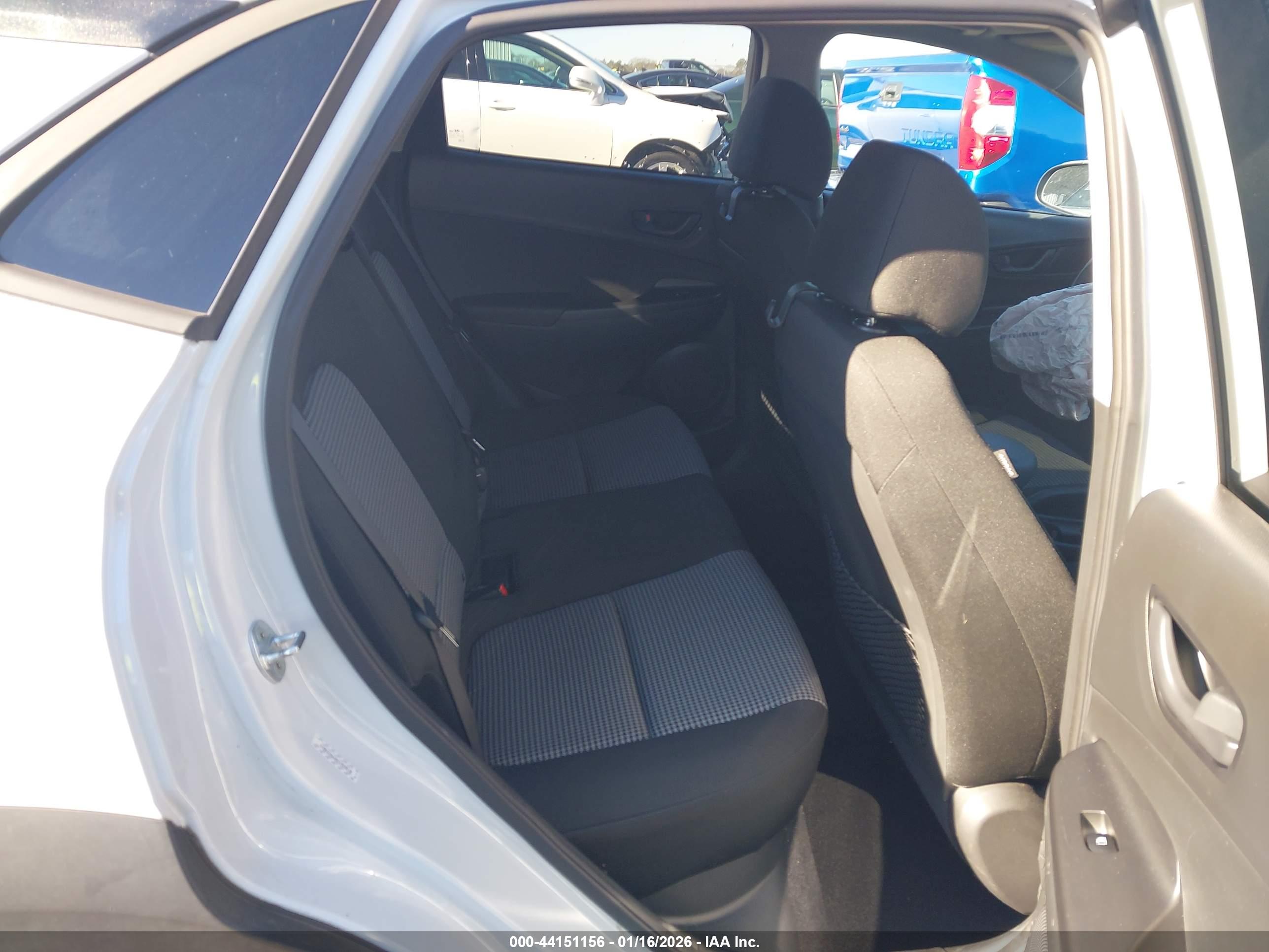 HYUNDAI KONA image 8