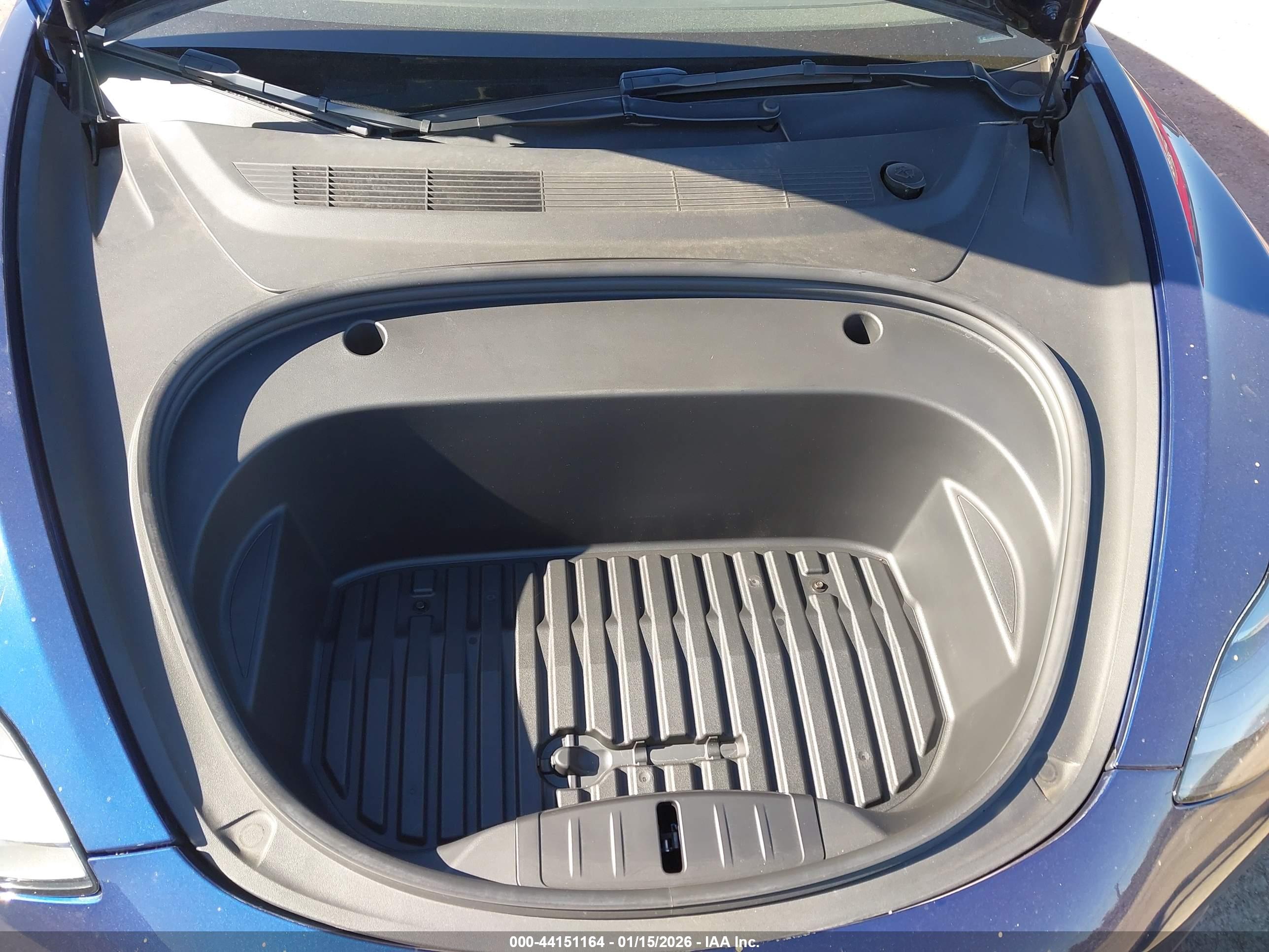 TESLA MODEL image 10