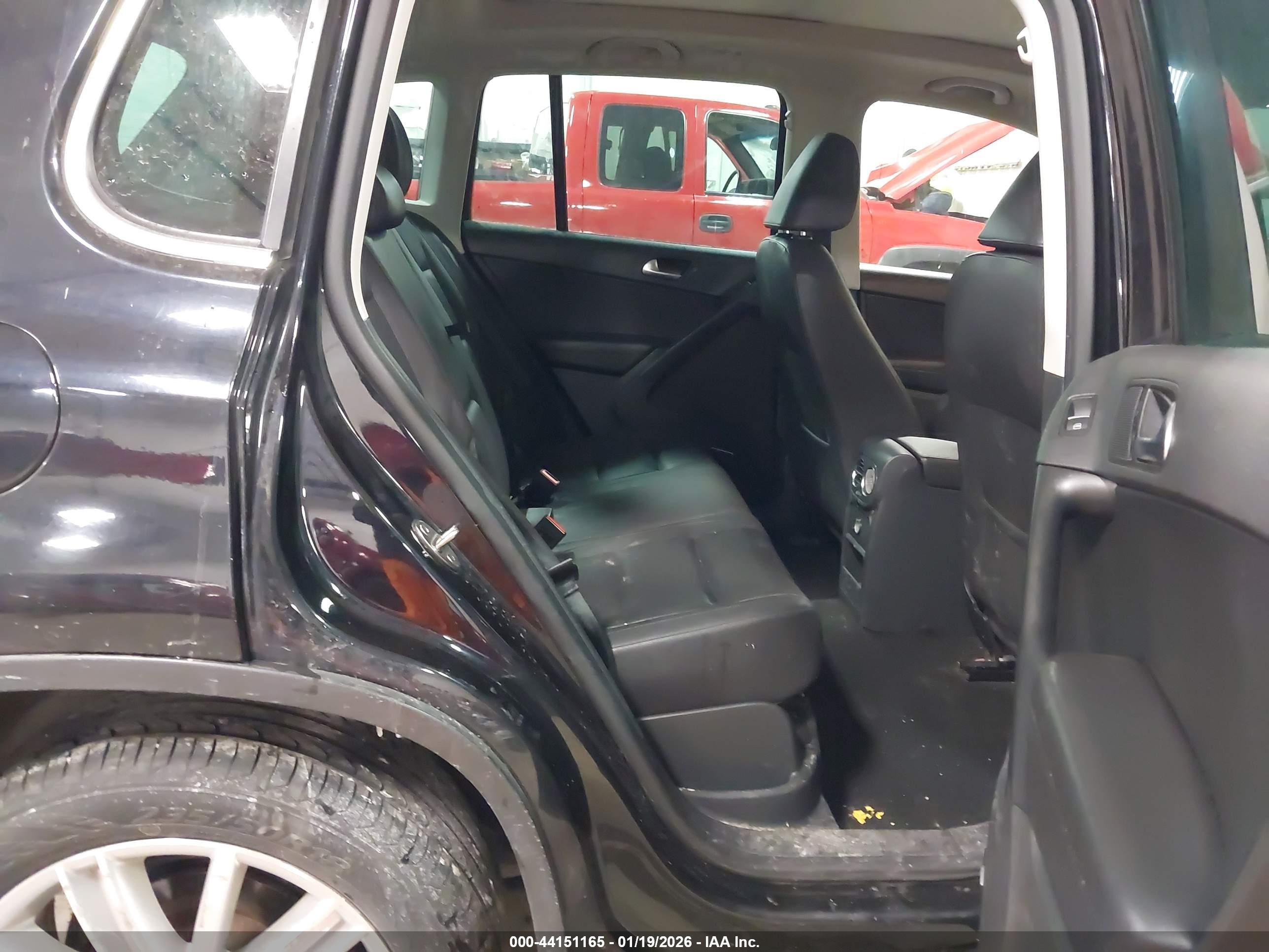 VOLKSWAGEN TIGUAN image 8