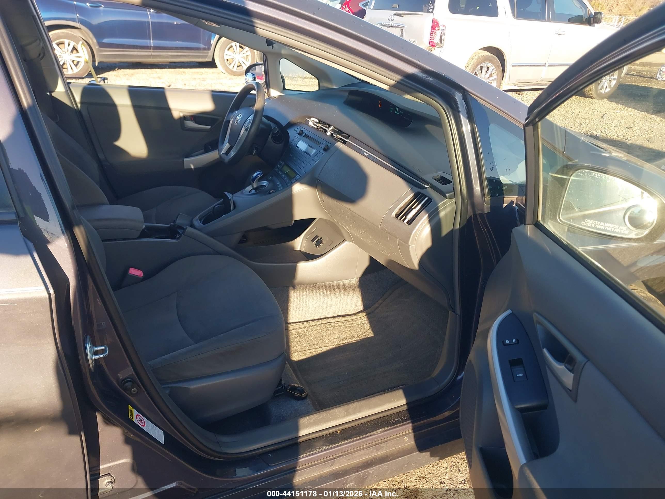TOYOTA PRIUS image 5