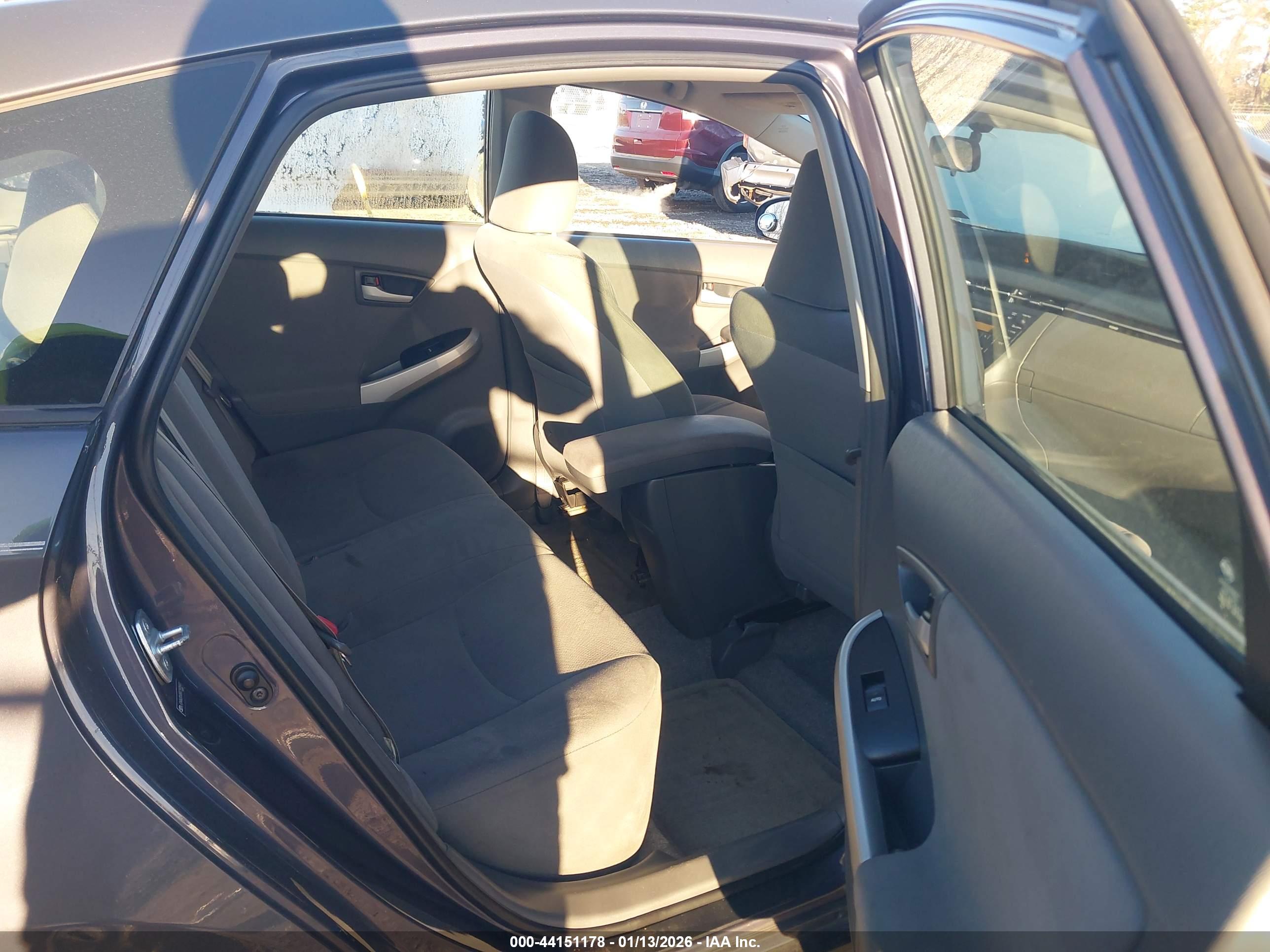 TOYOTA PRIUS image 8