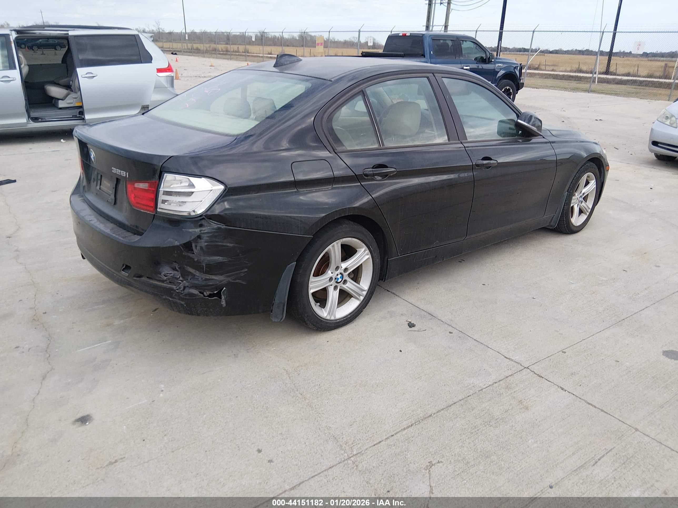 BMW 328I image 4