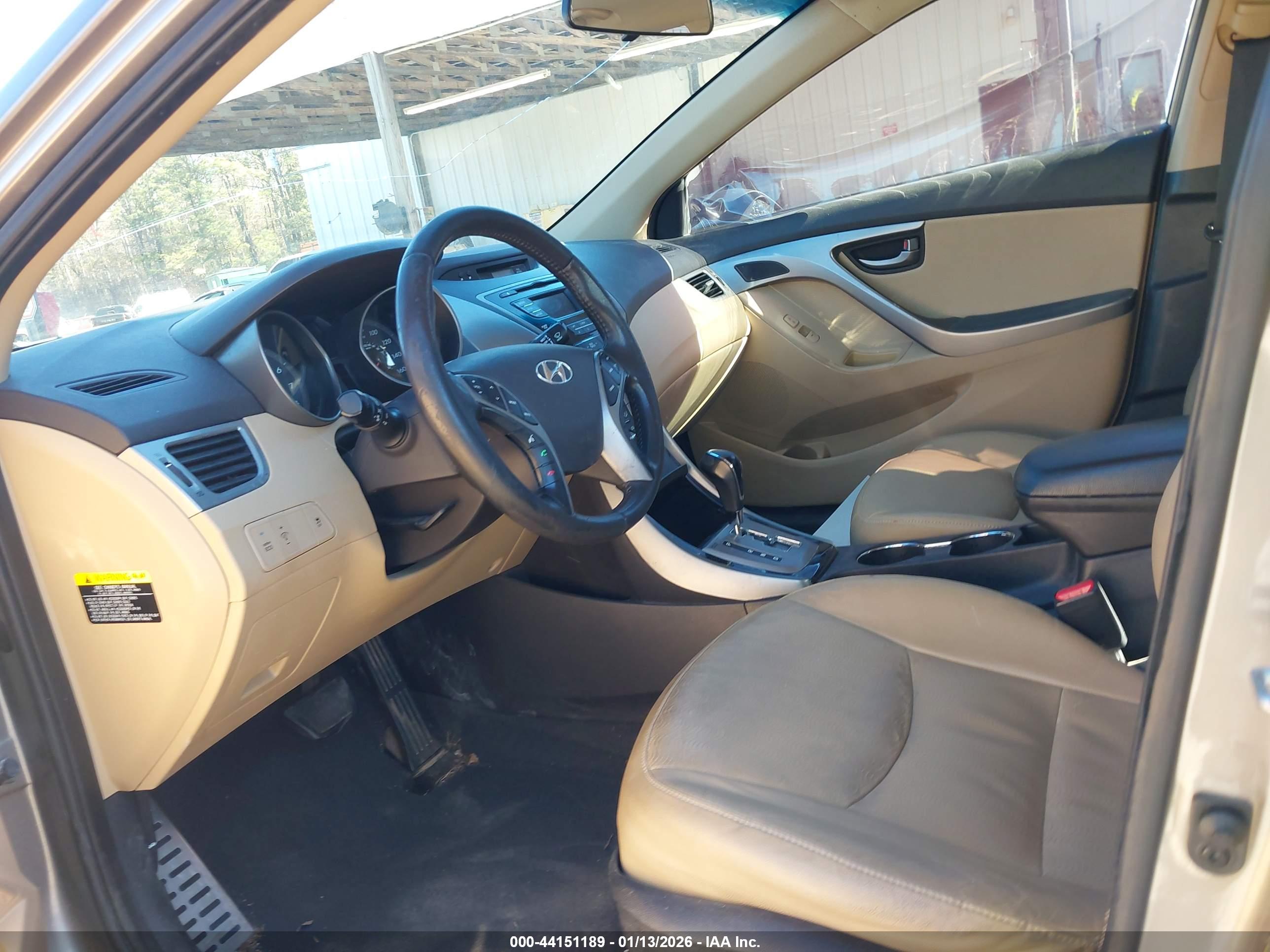 HYUNDAI ELANTRA image 5
