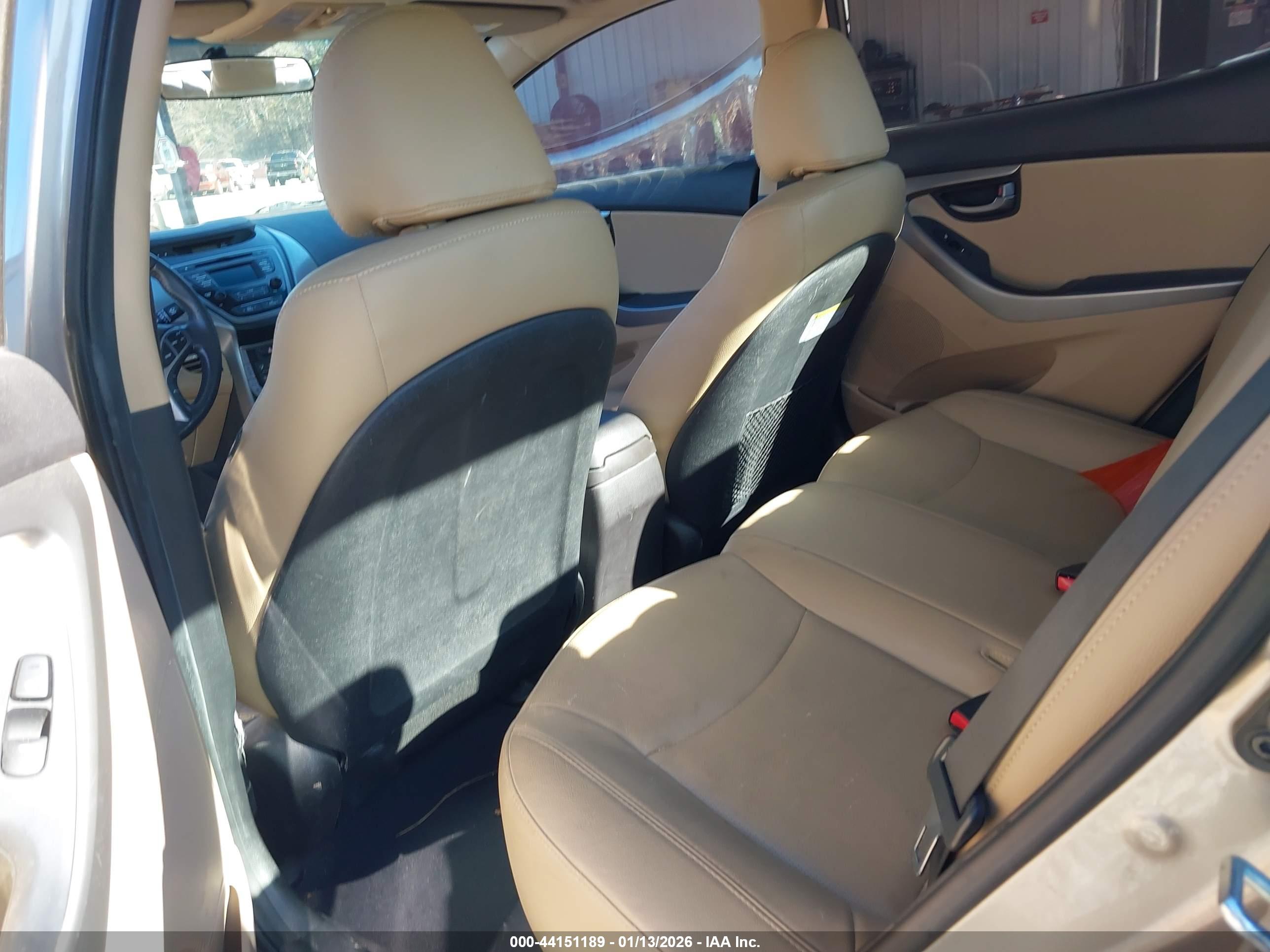 HYUNDAI ELANTRA image 8